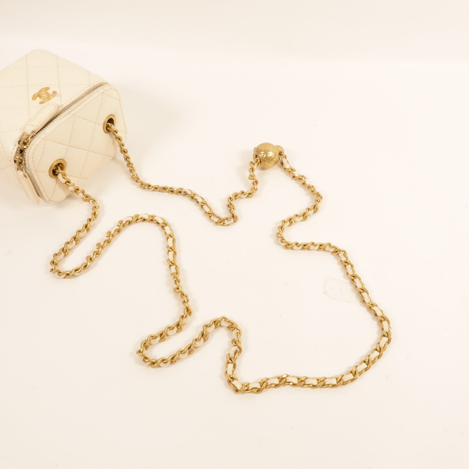 CHANEL 羊皮皮革Mini Vanity Case With Gold Ball鏈帶肩背袋