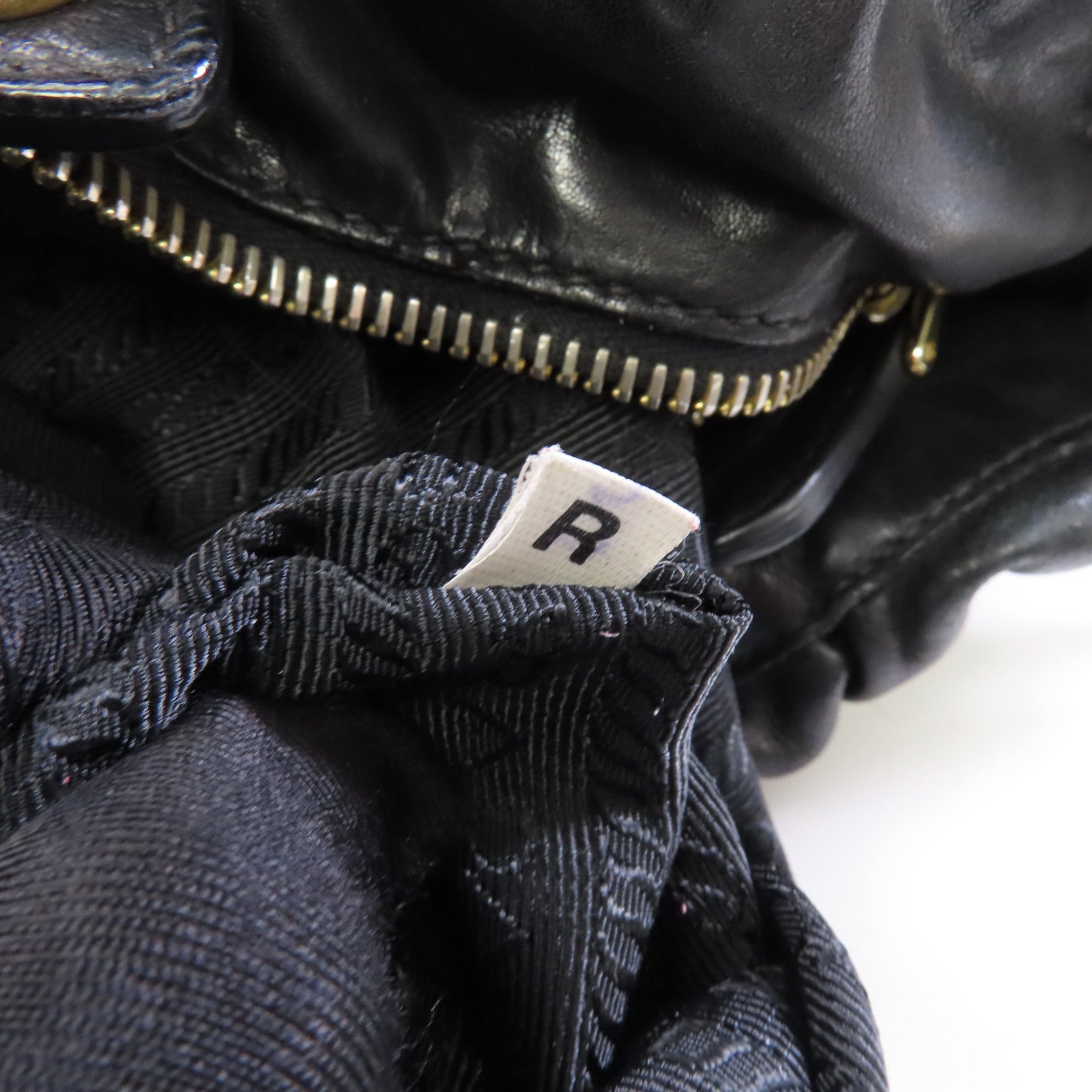 PRADA 皮革Shoulder Bag金扣肩背袋黑色