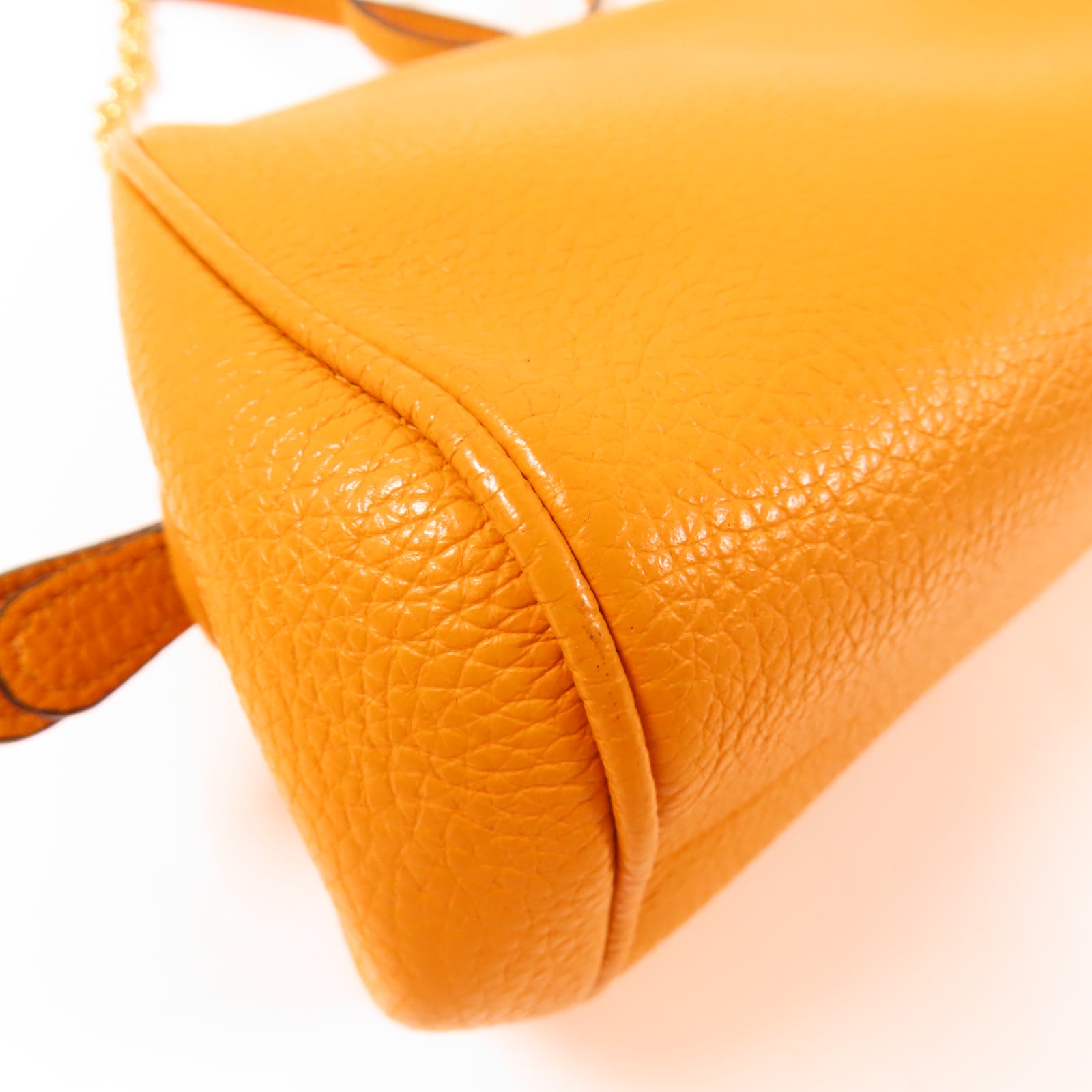 Salvatore Ferragamo 牛皮皮革Shoulder Bag金扣鏈帶肩背袋橙色