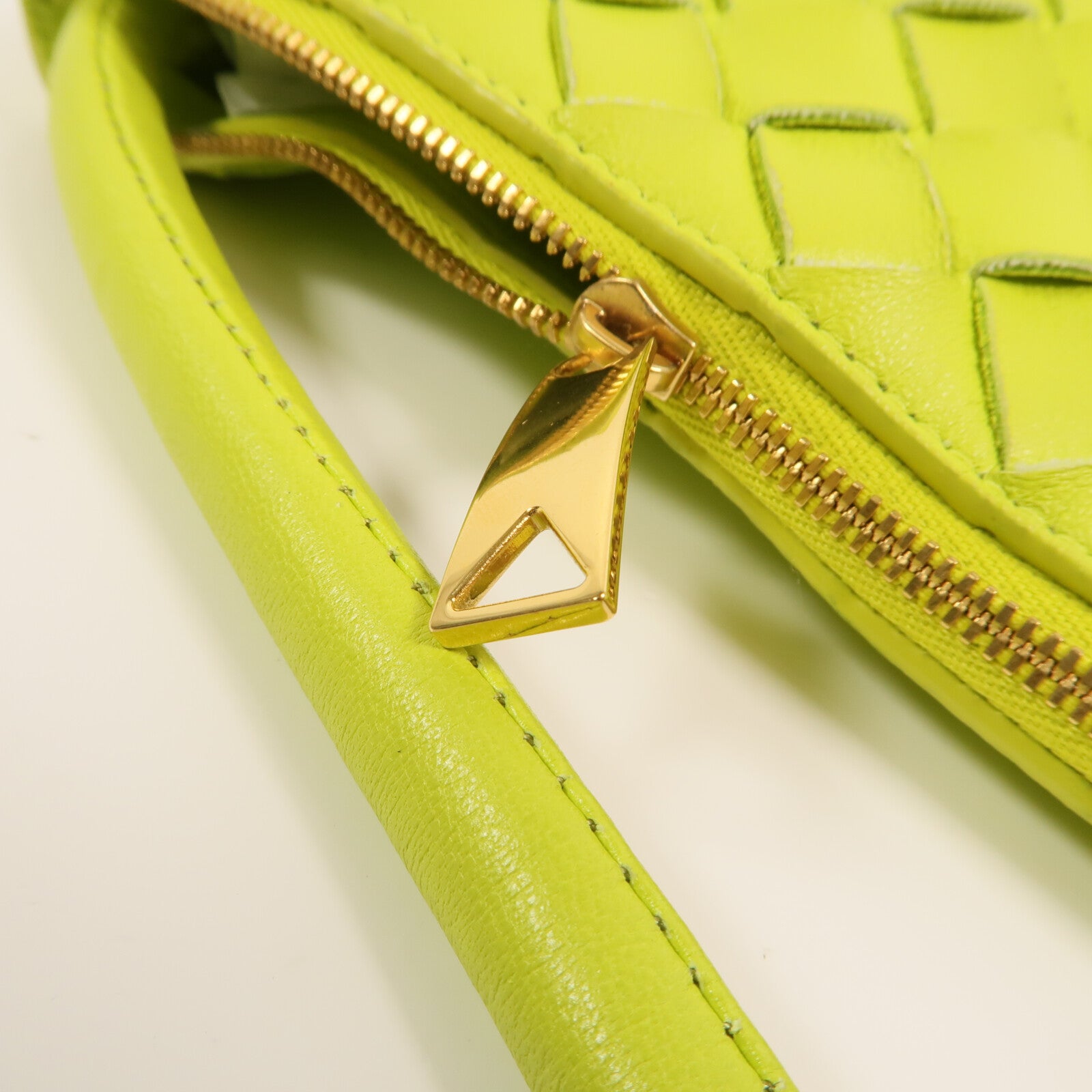 BOTTEGA VENETA 牛皮皮革Shoulder Bag金扣肩背袋
