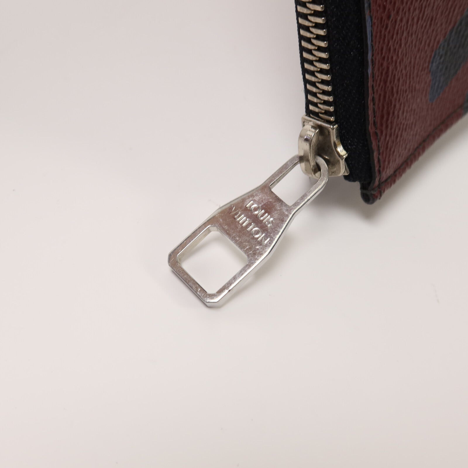 LOUIS VUITTON 【激減優惠】Damier Graphite Cobalt Camouflage Pochette Jour GM銀扣手拿包
