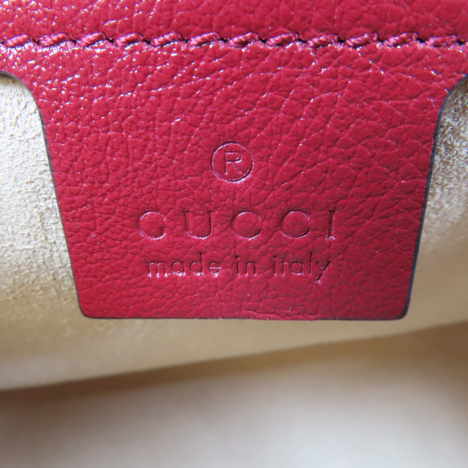 GUCCI 牛皮皮革GG Marmont金扣鏈帶肩背袋黑色/紅色