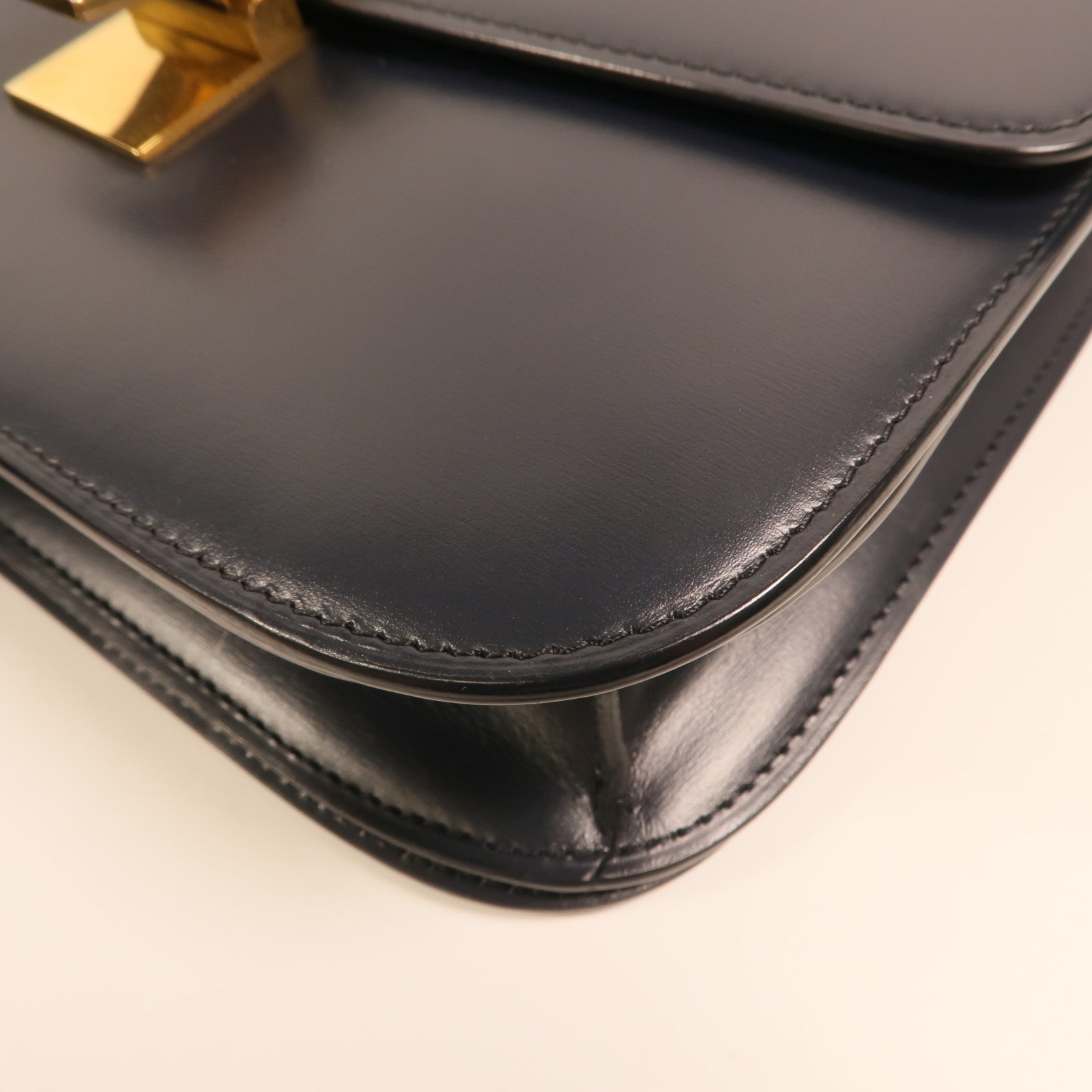 CELINE 牛皮皮革Classic Box Medium金扣肩背袋