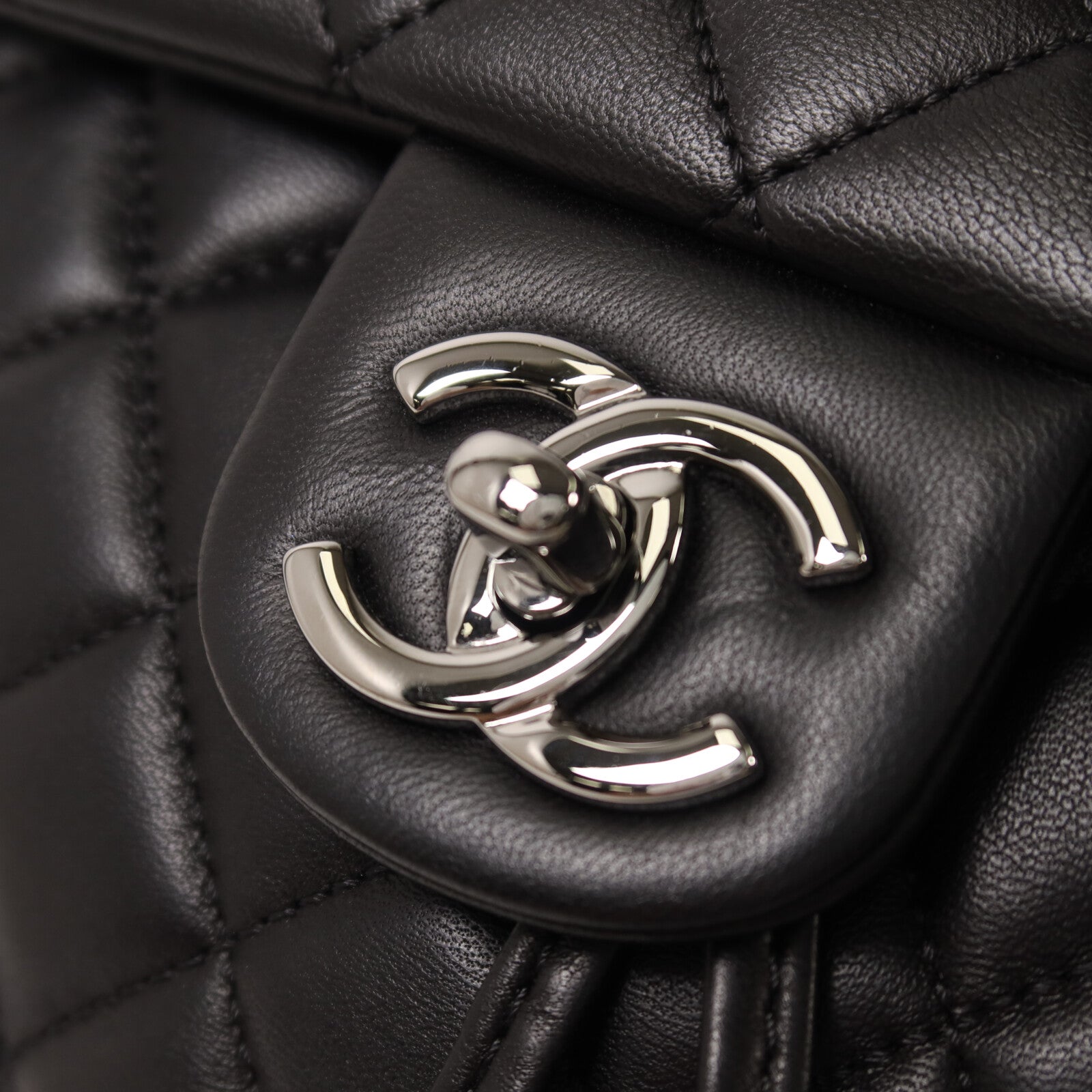 CHANEL 羊皮皮革Urban Spirit Backpack鏈帶背包