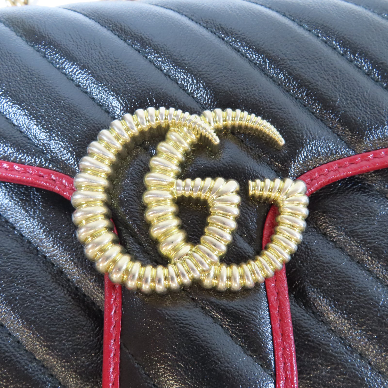 GUCCI 牛皮皮革GG Marmont金扣鏈帶肩背袋黑色/紅色