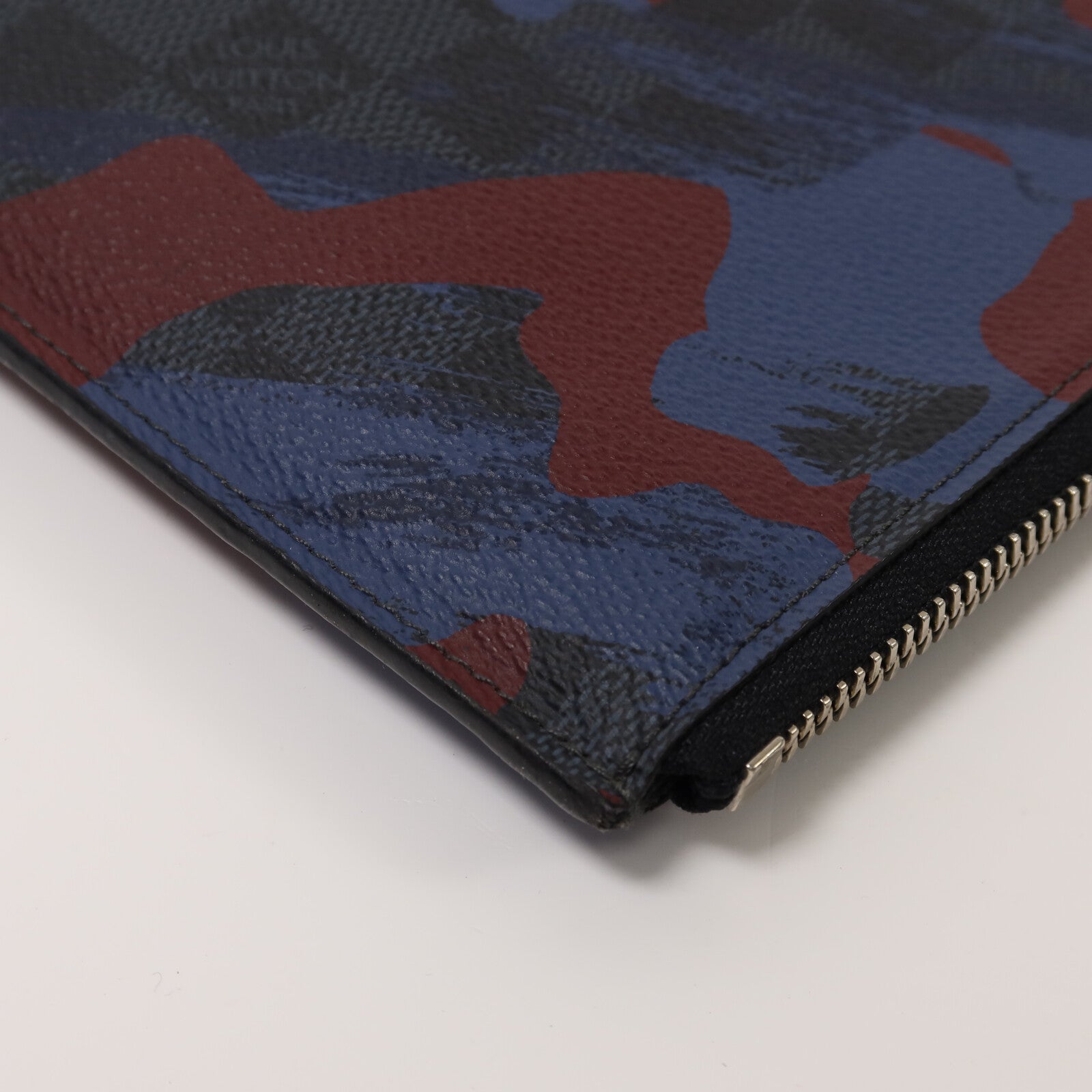 LOUIS VUITTON 【激減優惠】Damier Graphite Cobalt Camouflage Pochette Jour GM銀扣手拿包