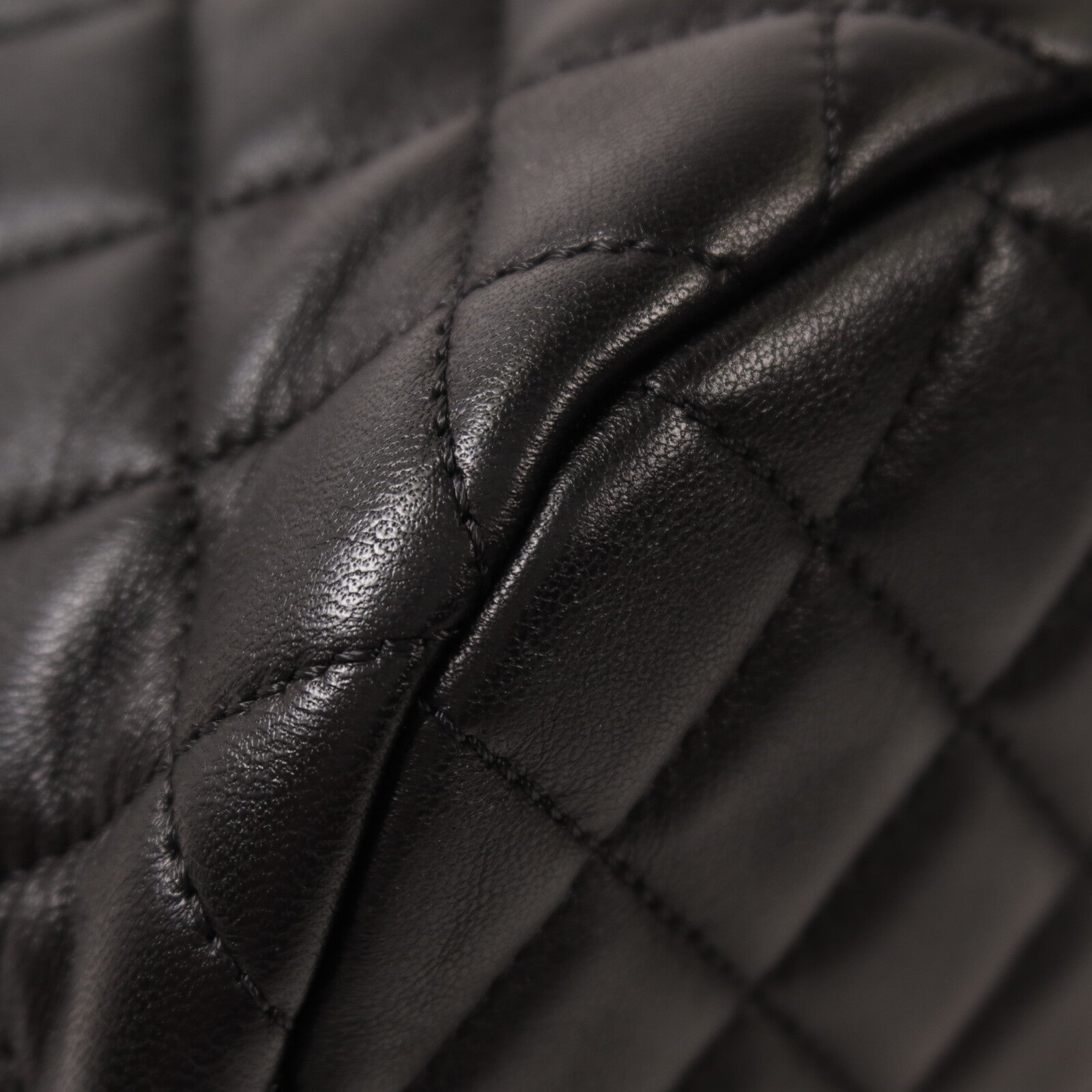 CHANEL 羊皮皮革Urban Spirit Backpack鏈帶背包