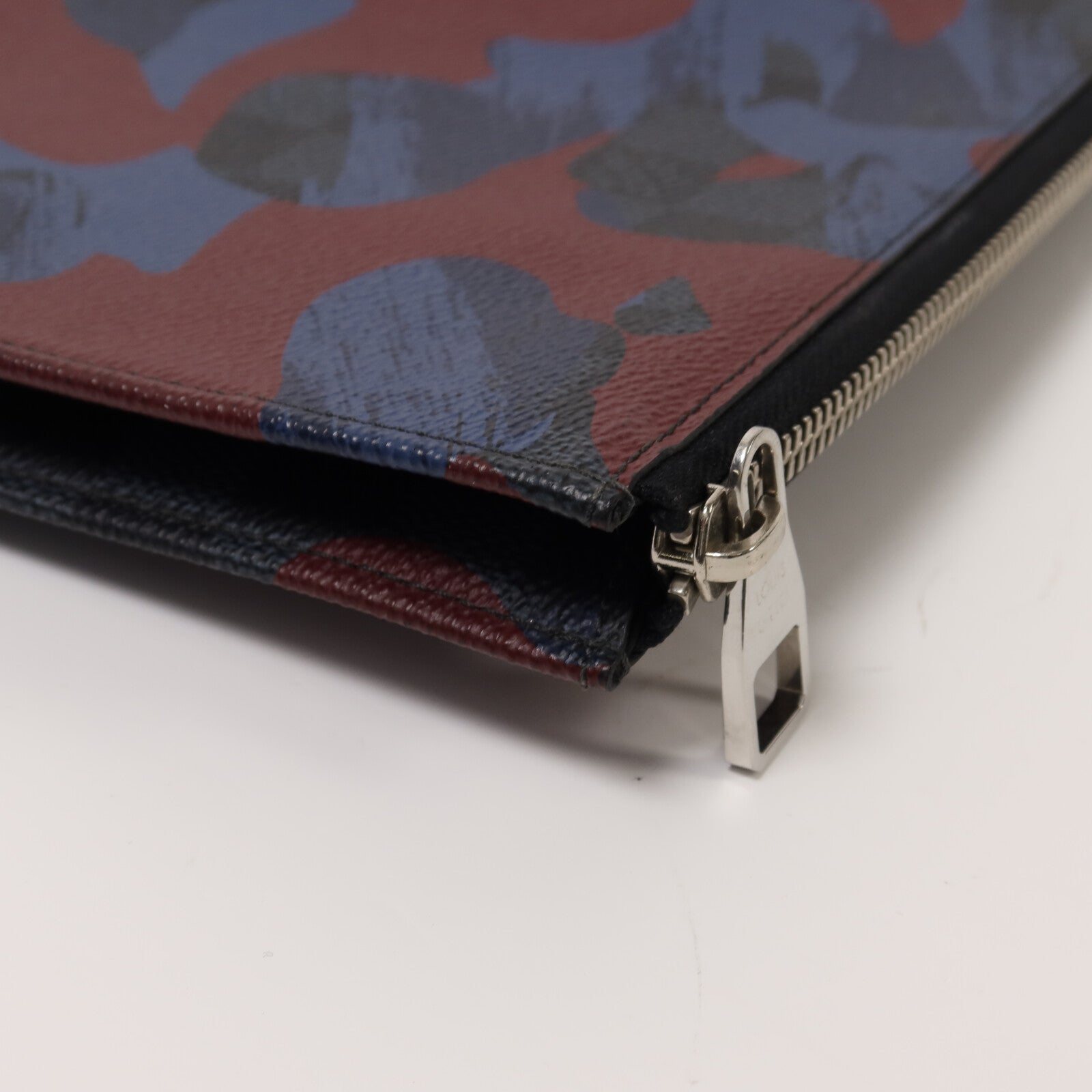 LOUIS VUITTON 【激減優惠】Damier Graphite Cobalt Camouflage Pochette Jour GM銀扣手拿包