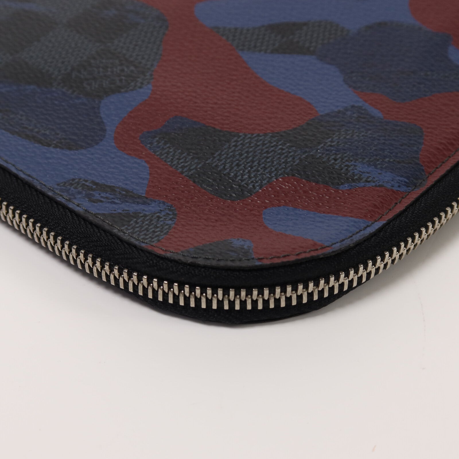 LOUIS VUITTON 【激減優惠】Damier Graphite Cobalt Camouflage Pochette Jour GM銀扣手拿包