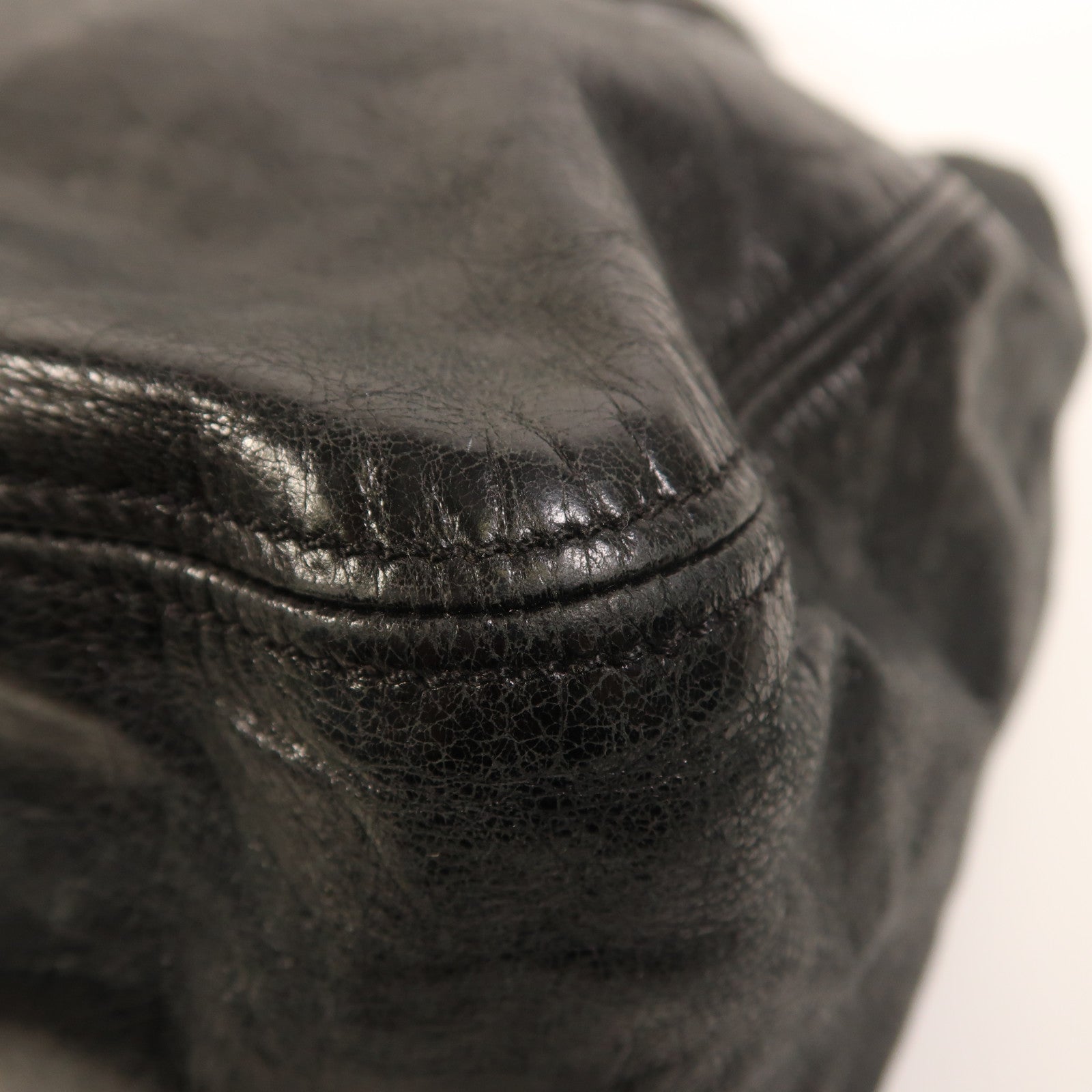 Miu Miu 牛皮皮革Shoulder Bag銀扣肩背袋