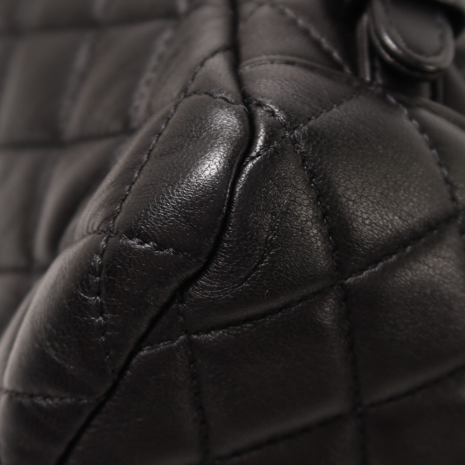 CHANEL 羊皮皮革Urban Spirit Backpack鏈帶背包