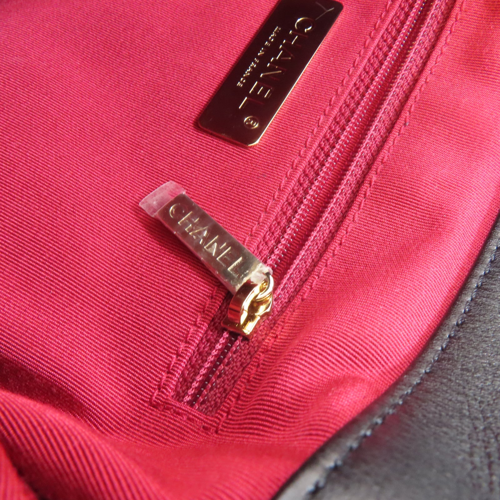 CHANEL 菱格牛皮皮革Chain Shoulder金扣鏈帶肩背袋黑色