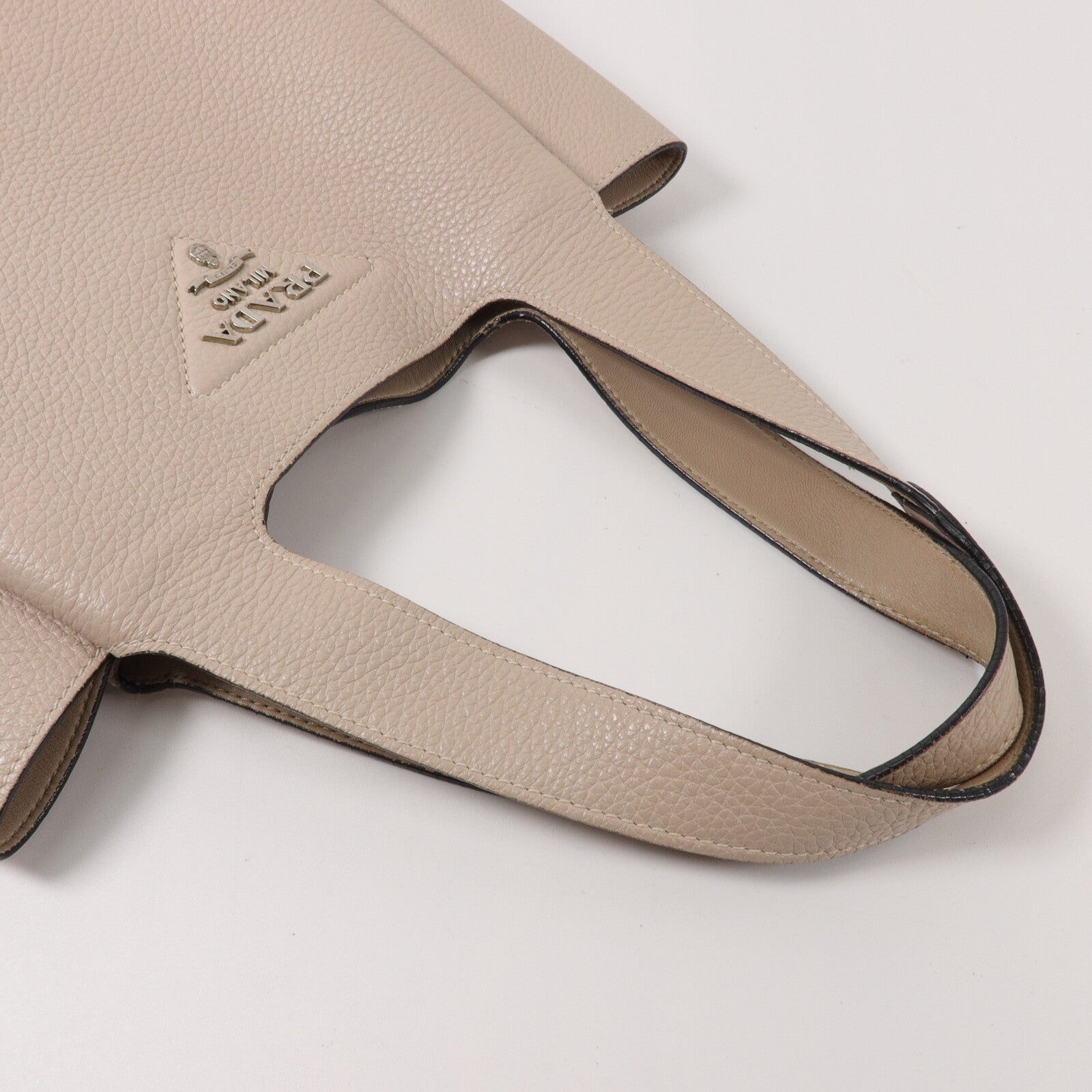 PRADA 牛皮皮革Dynamique手挽袋