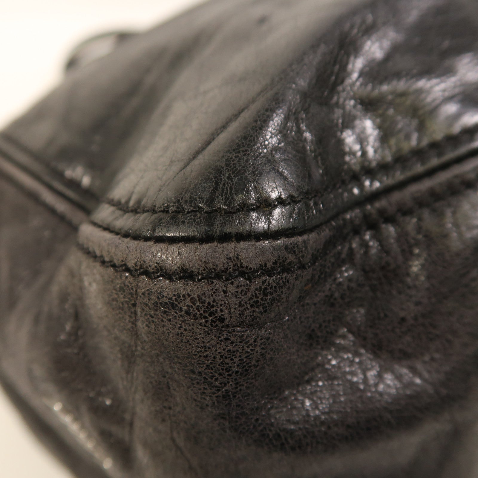 Miu Miu 牛皮皮革Shoulder Bag銀扣肩背袋