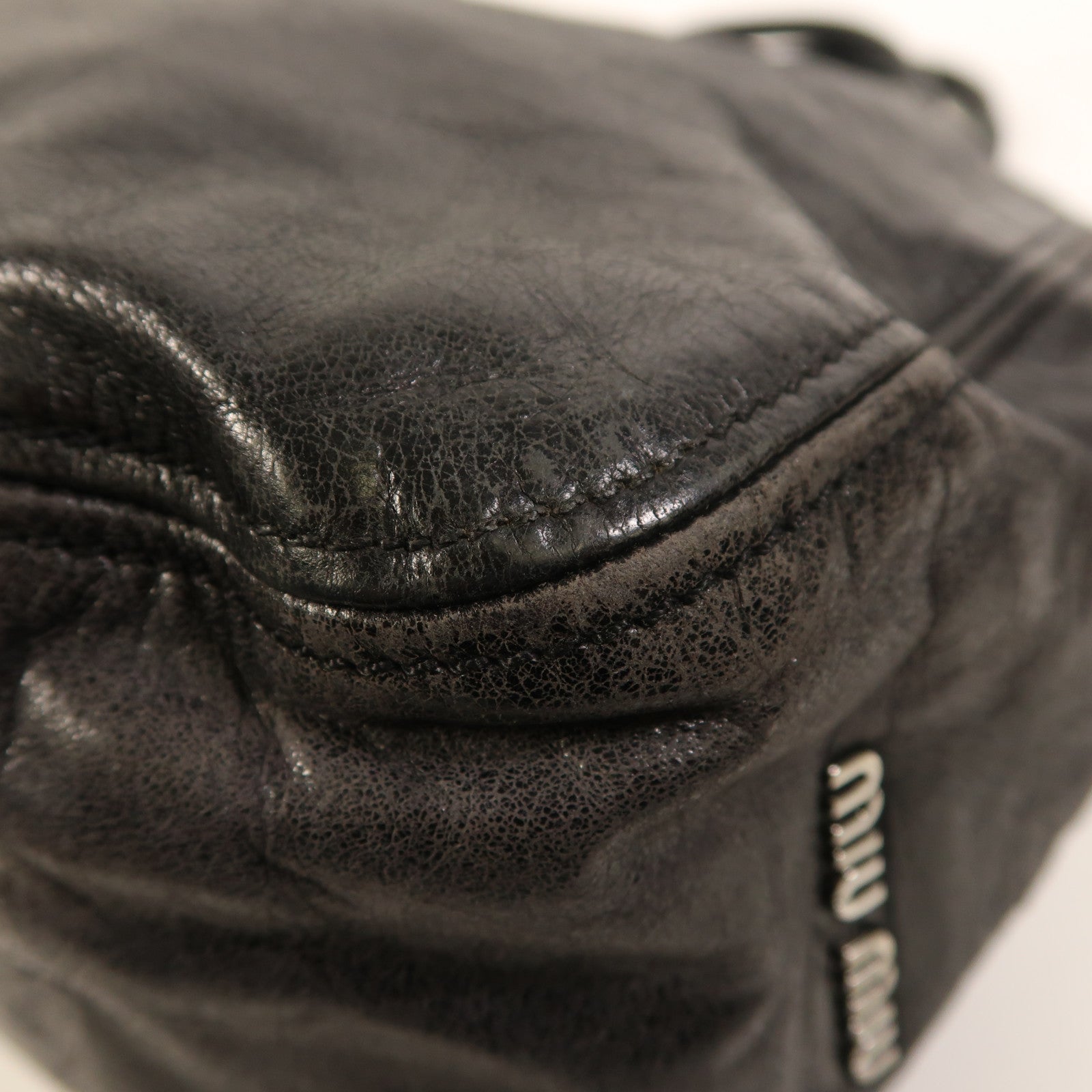 Miu Miu 牛皮皮革Shoulder Bag銀扣肩背袋