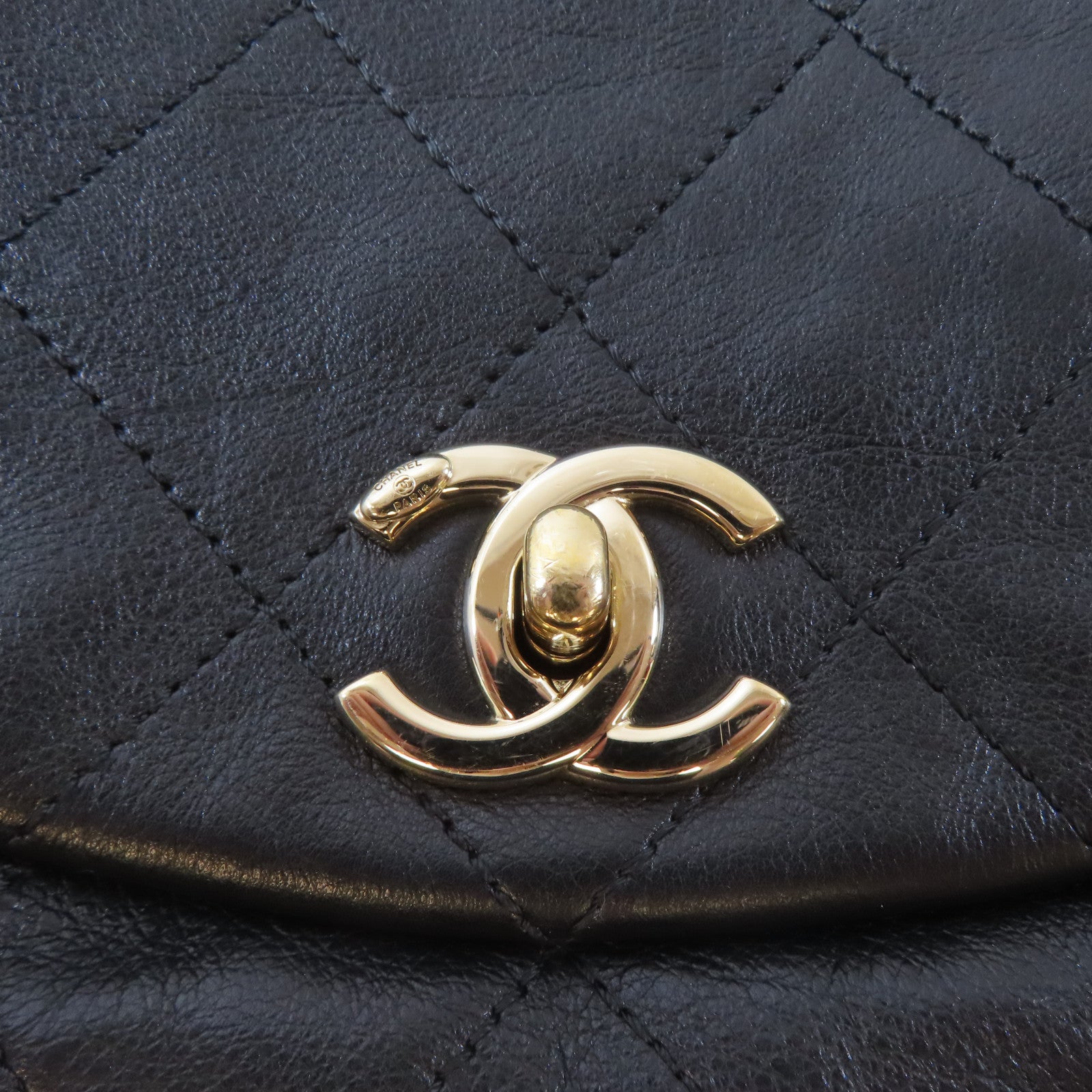 CHANEL 菱格牛皮皮革Chain Shoulder金扣鏈帶肩背袋黑色