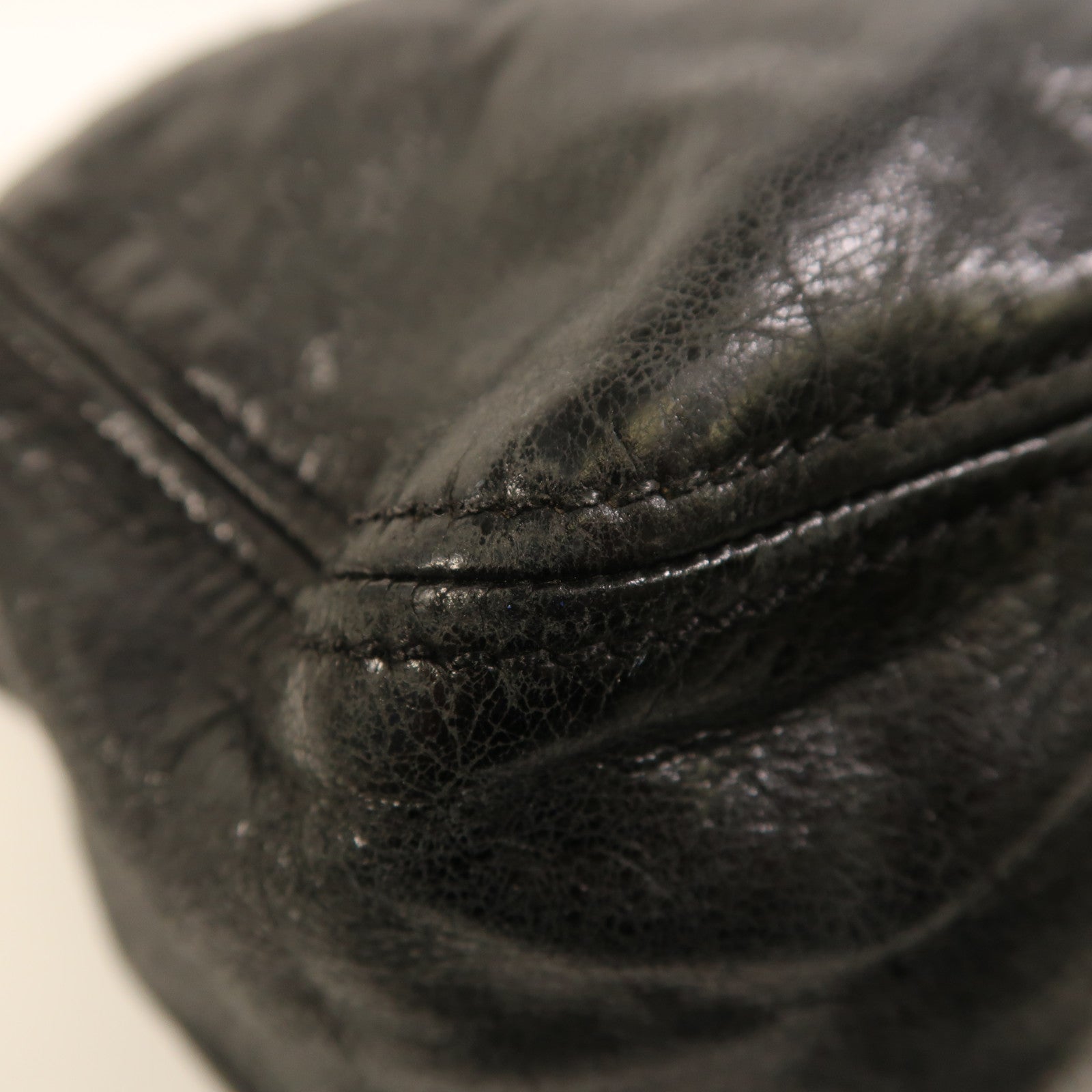 Miu Miu 牛皮皮革Shoulder Bag銀扣肩背袋