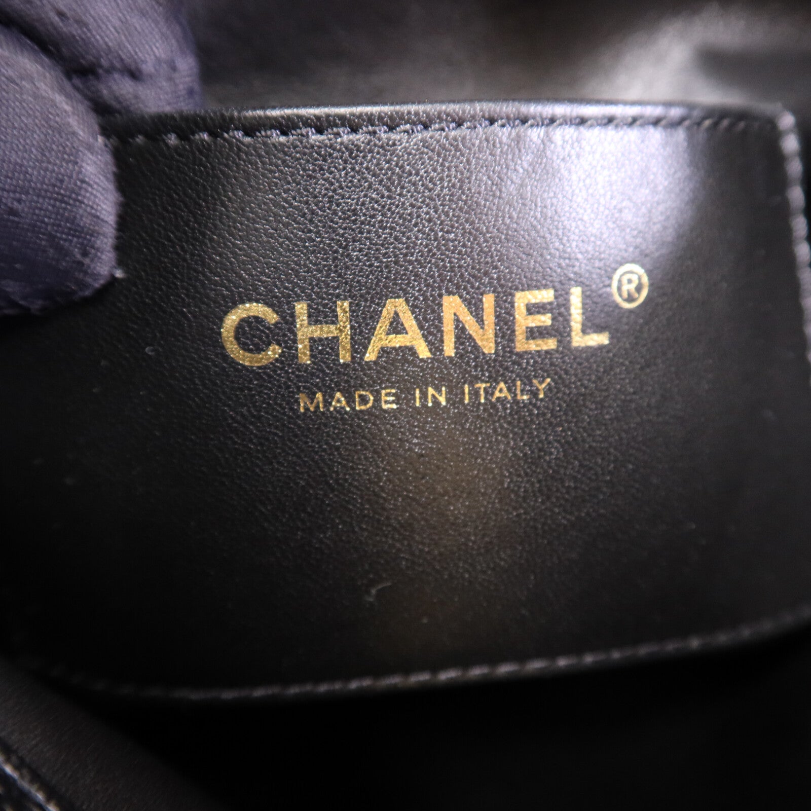CHANEL 牛皮皮革Hobo Bag金扣鏈帶肩背袋