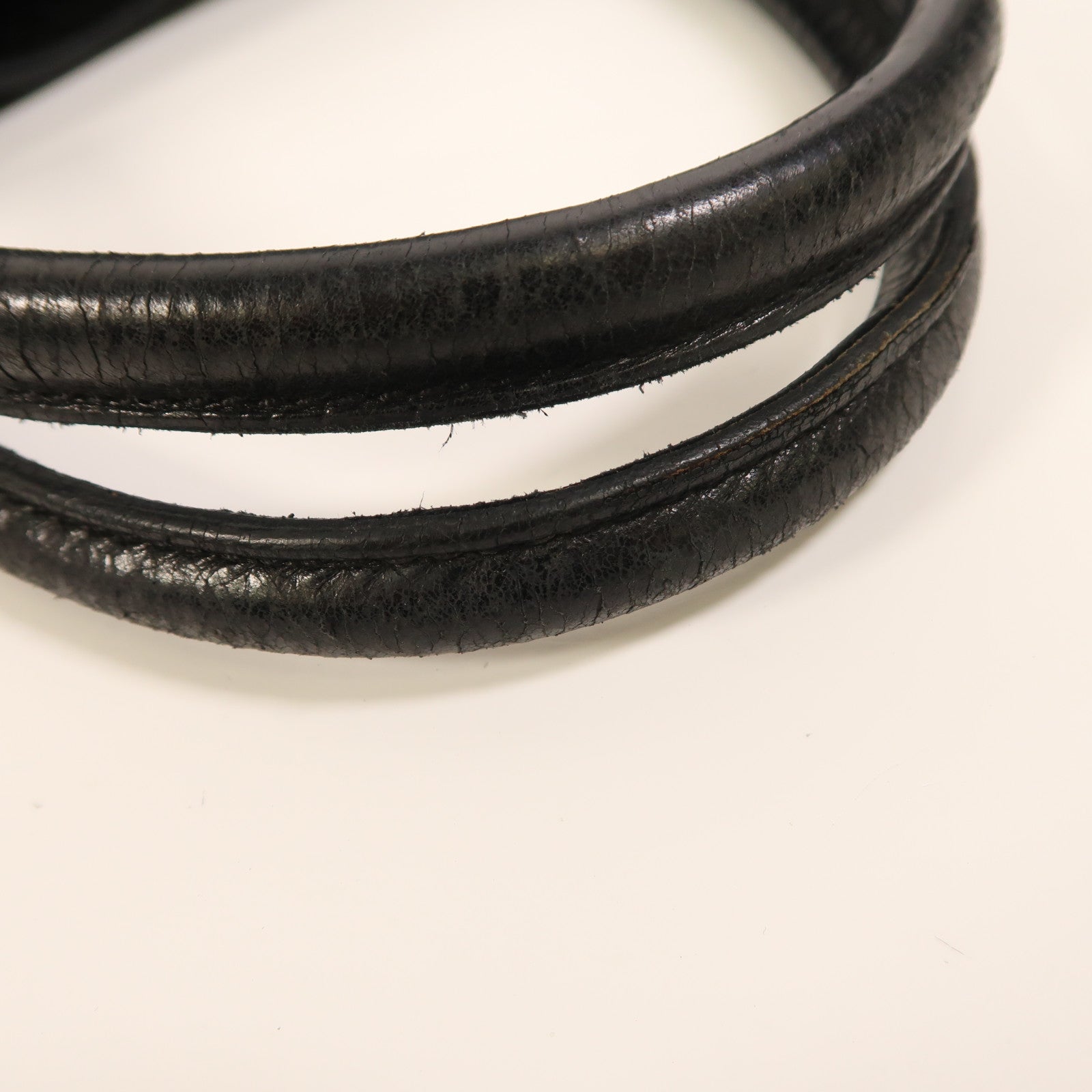 Miu Miu 牛皮皮革Shoulder Bag銀扣肩背袋