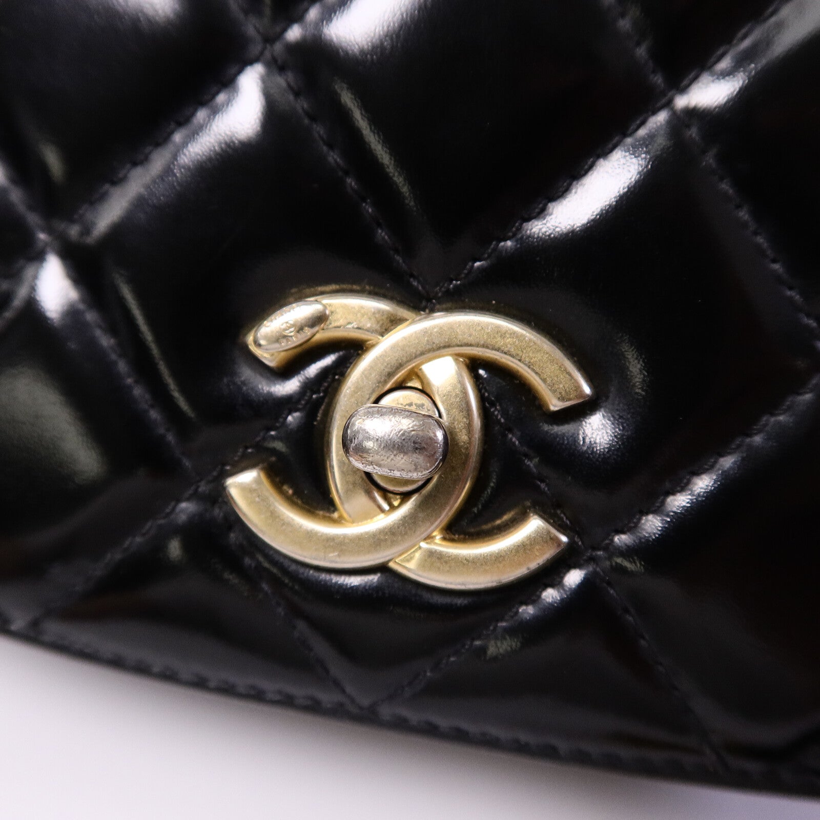 CHANEL 漆皮/麂皮皮革Mini Messenger肩背袋