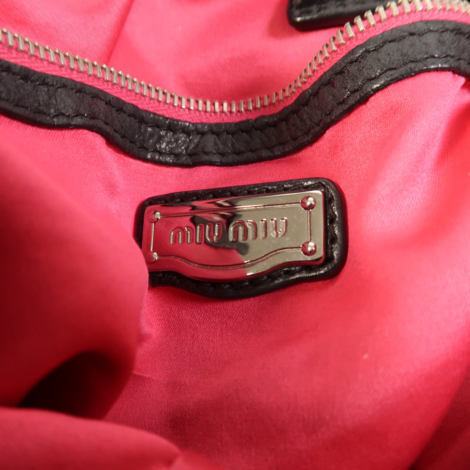 Miu Miu 牛皮皮革Shoulder Bag銀扣肩背袋