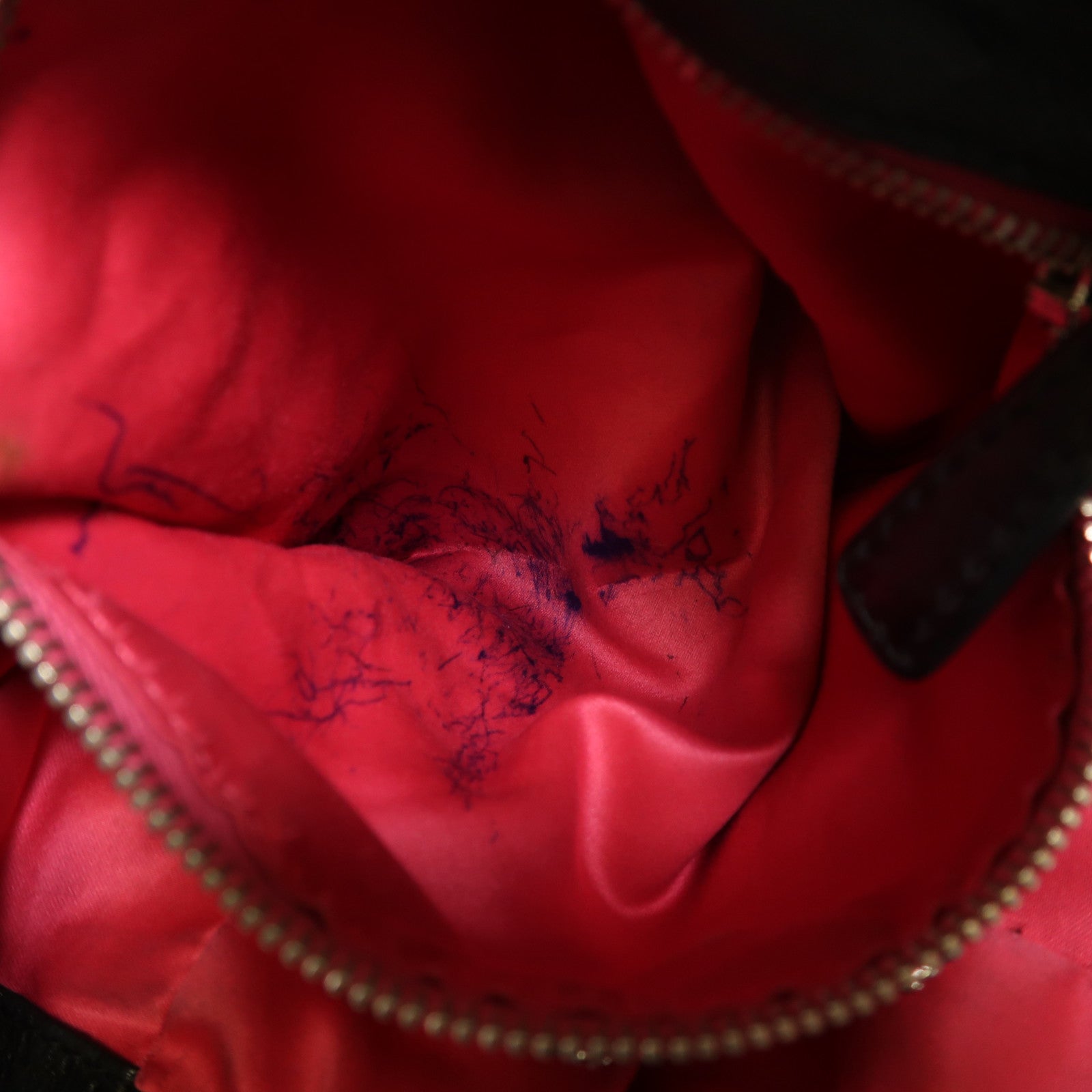 Miu Miu 牛皮皮革Shoulder Bag銀扣肩背袋