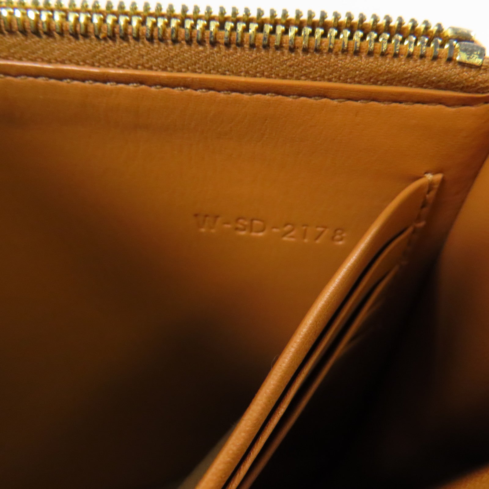 CELINE 【激減優惠】牛皮皮革Frame Wallet On Strap金扣鏈帶肩背袋