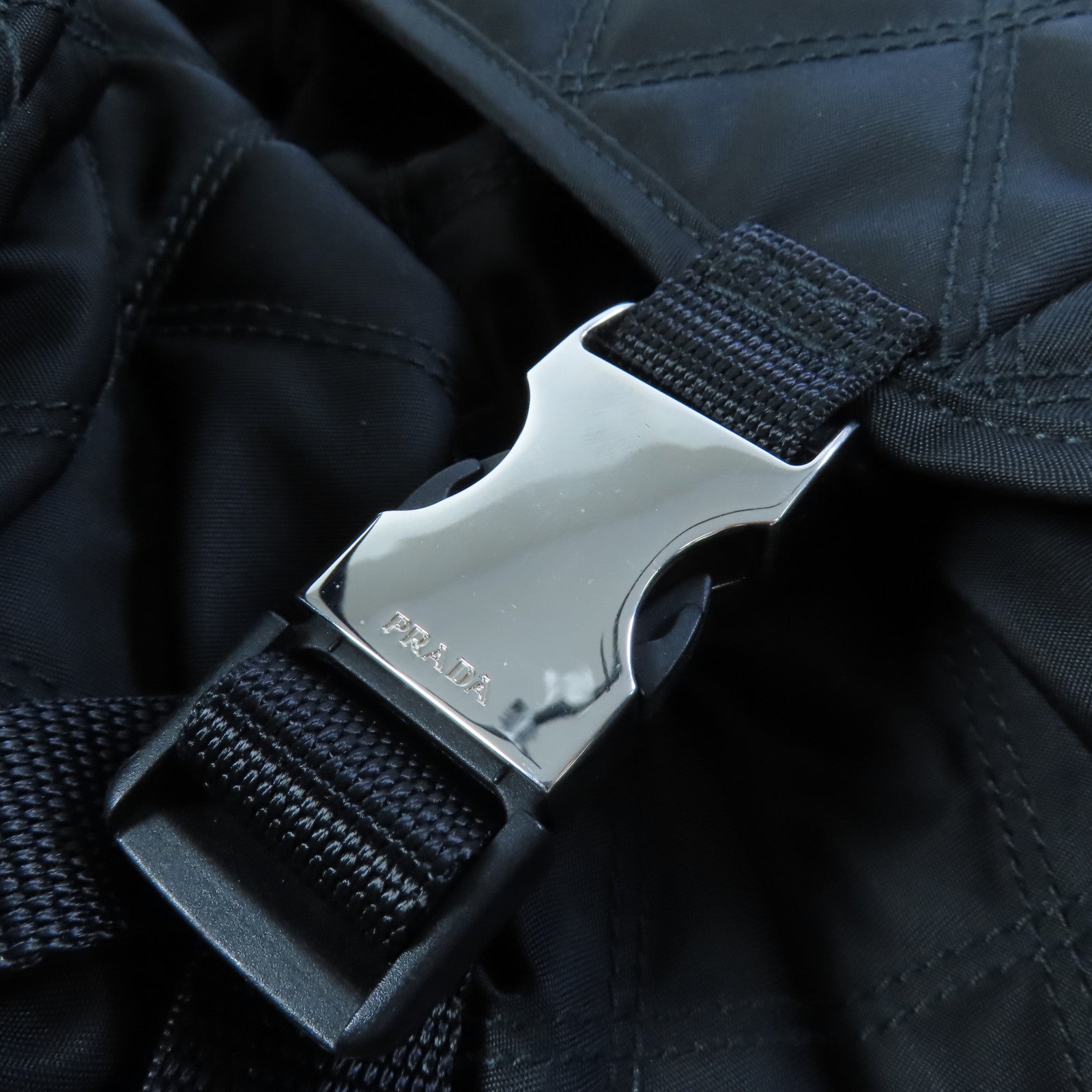 PRADA 尼龍Backpack銀扣背包