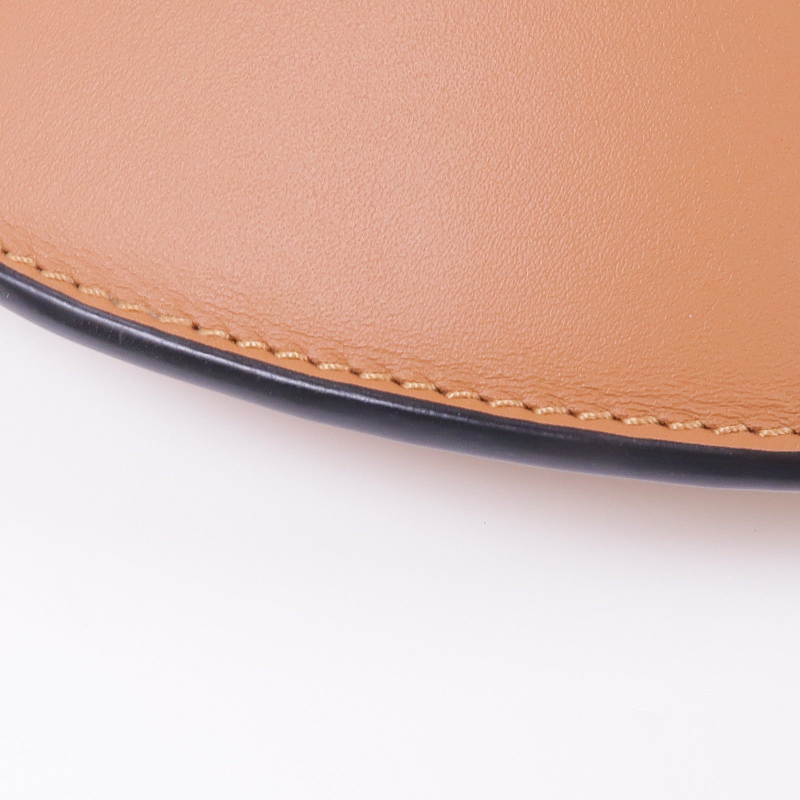 LOEWE 牛皮皮革Horseshoe金扣肩背袋