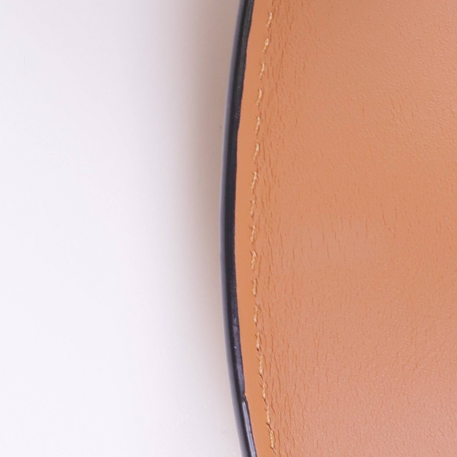 LOEWE 牛皮皮革Horseshoe金扣肩背袋