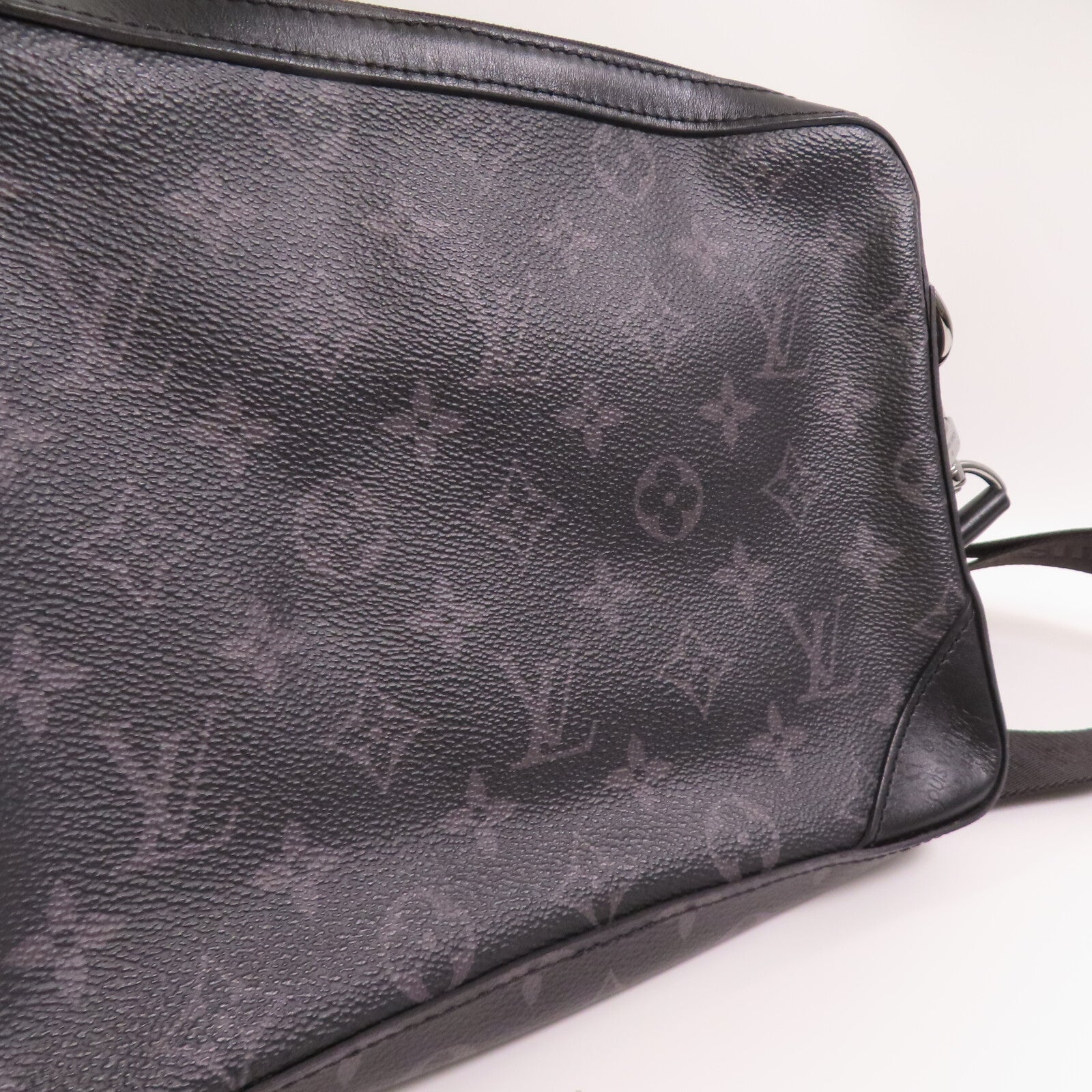 LOUIS VUITTON Monogram Eclipse Reverse Trio Messenger銀扣肩背袋灰色