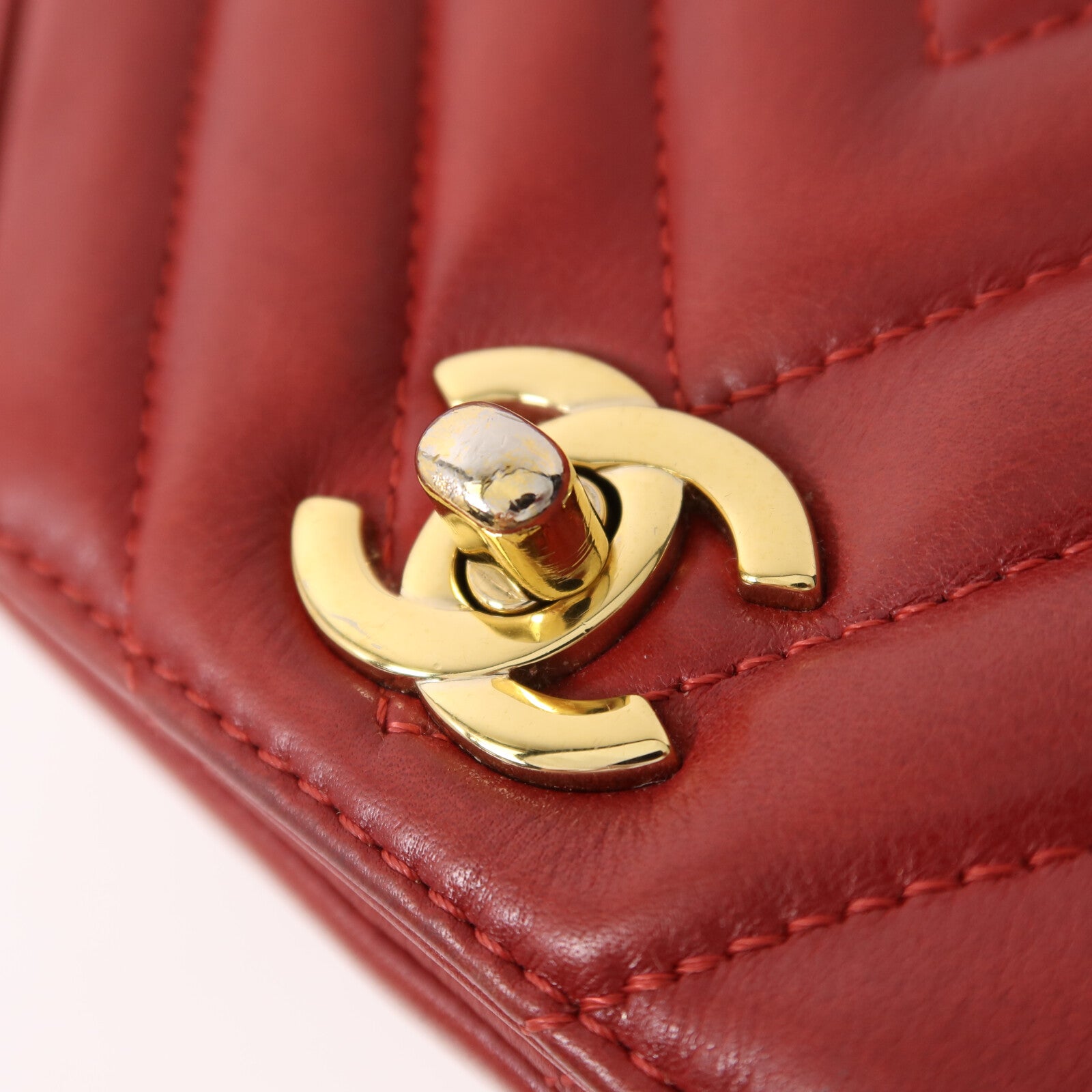 CHANEL 牛皮皮革Chevron Flap Bag金扣鏈帶肩背袋