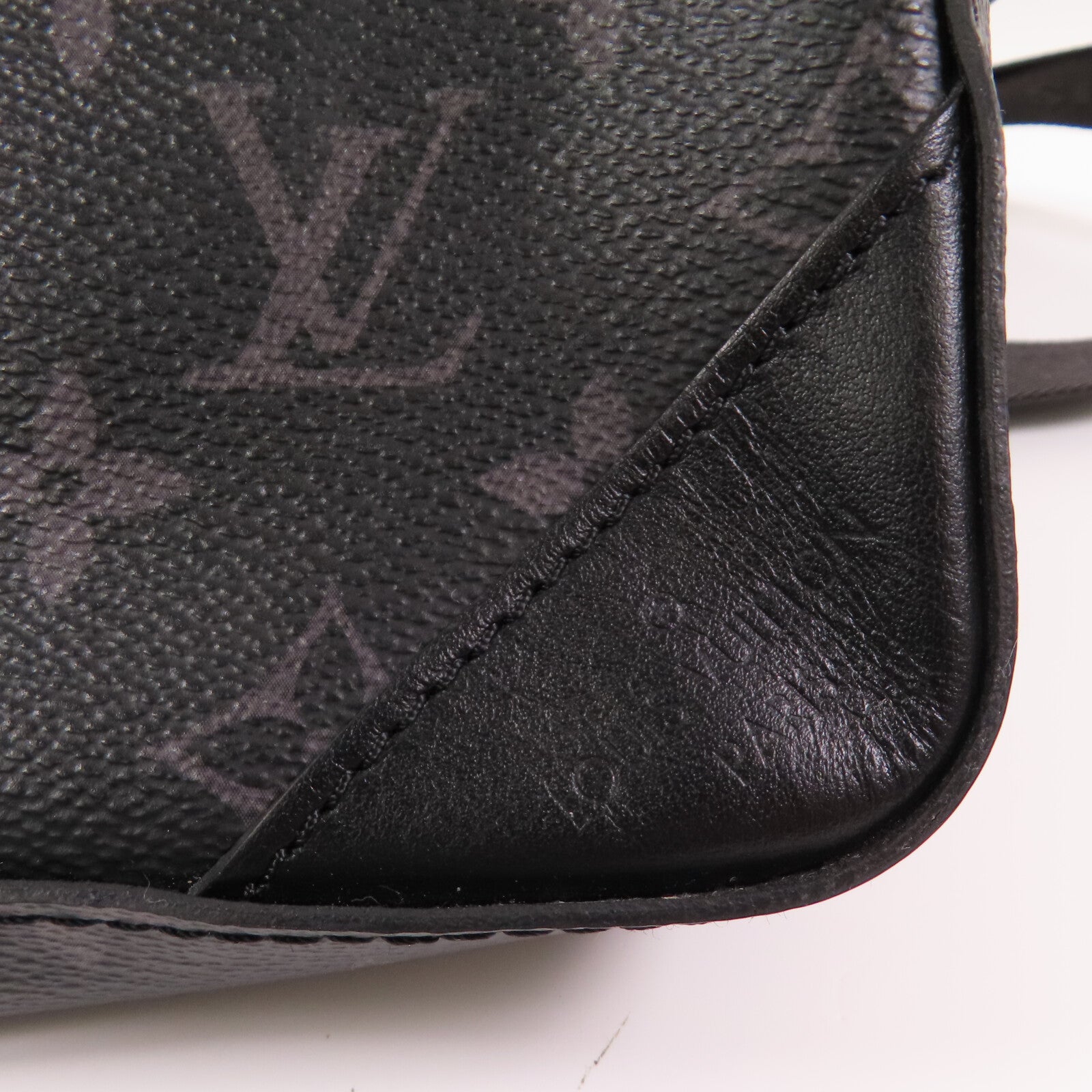 LOUIS VUITTON Monogram Eclipse Reverse Trio Messenger銀扣肩背袋灰色