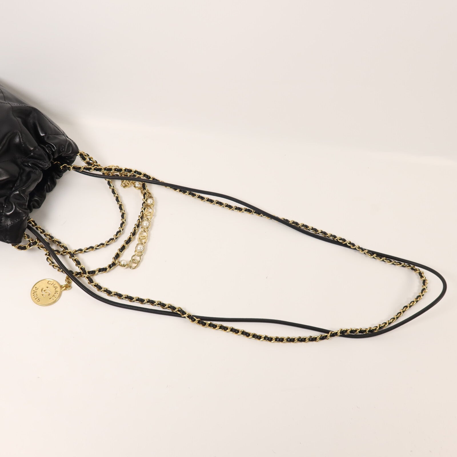 CHANEL 牛皮皮革Chanel 22 Mini鏈帶肩背袋