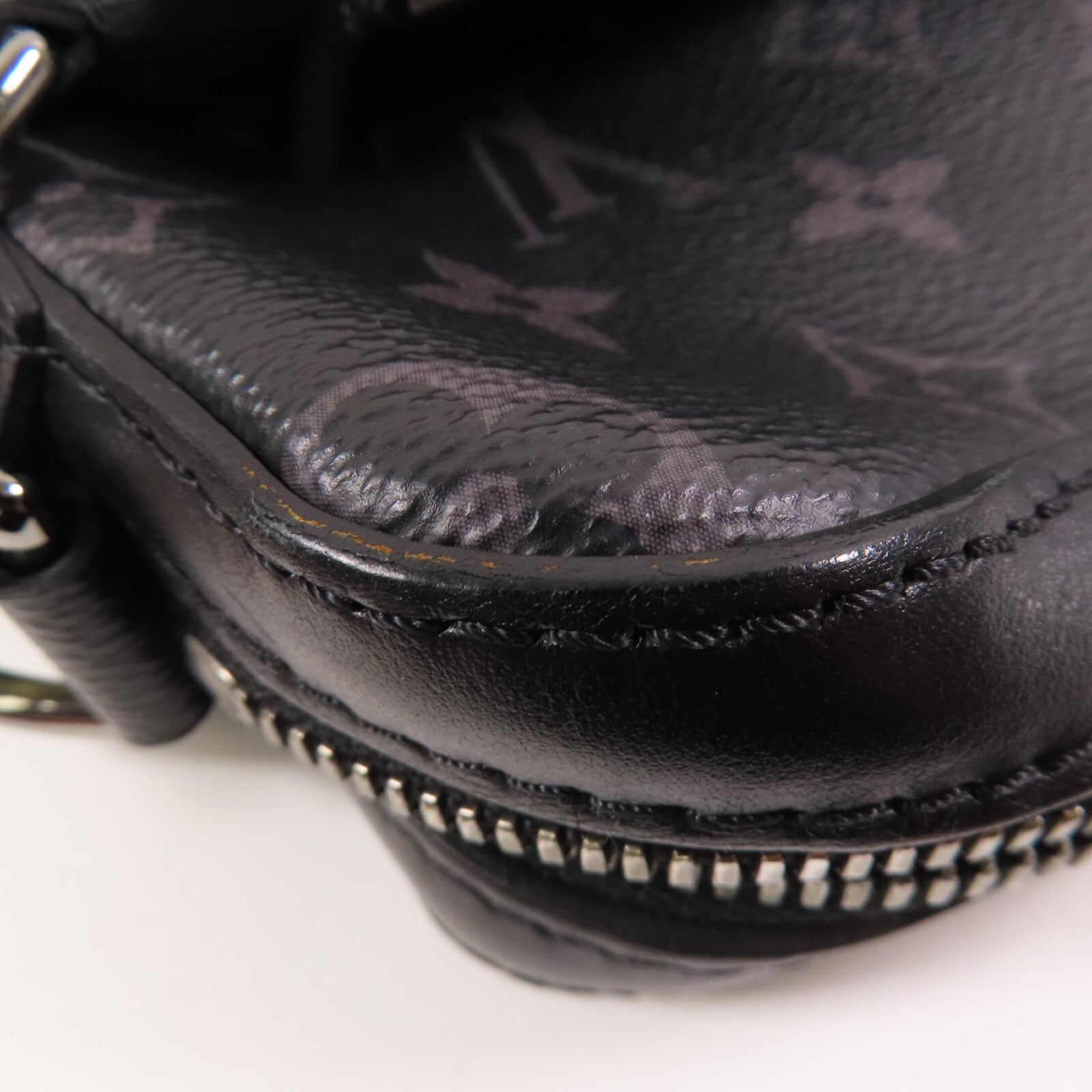 LOUIS VUITTON Monogram Eclipse Reverse Trio Messenger銀扣肩背袋灰色