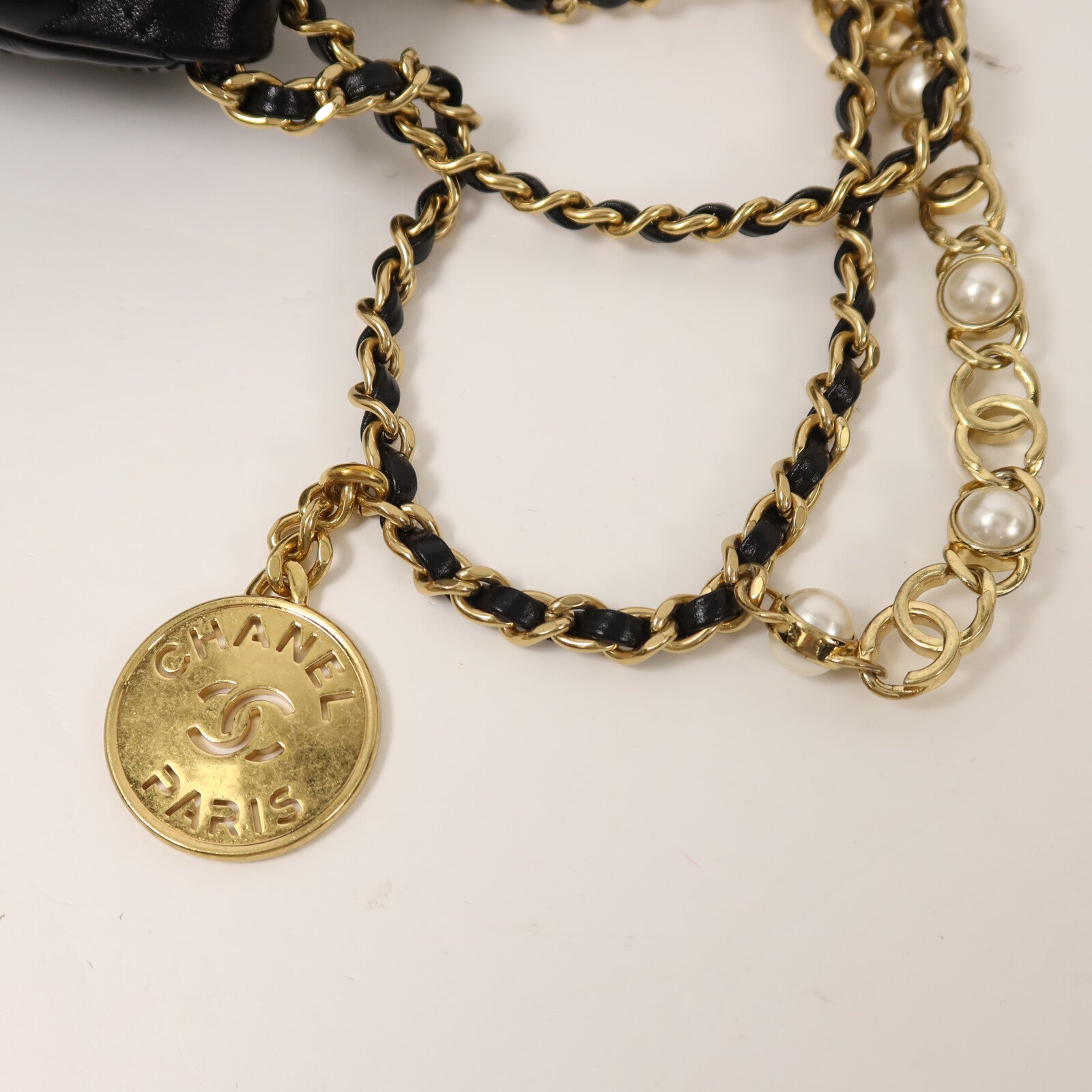 CHANEL 牛皮皮革Chanel 22 Mini鏈帶肩背袋