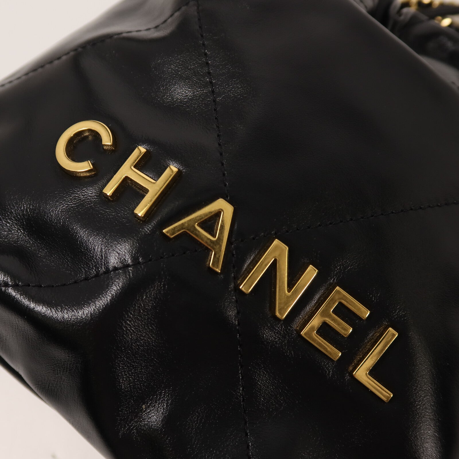 CHANEL 牛皮皮革Chanel 22 Mini鏈帶肩背袋