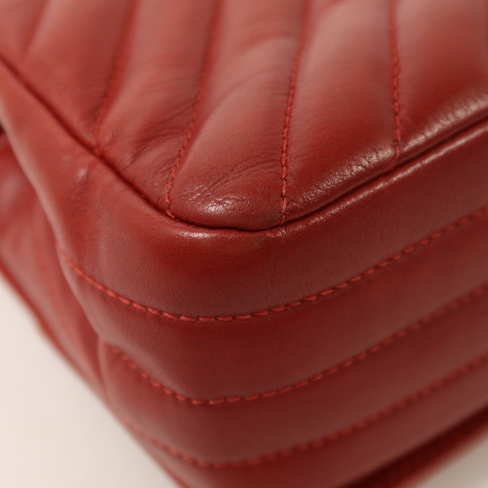 CHANEL 牛皮皮革Chevron Flap Bag金扣鏈帶肩背袋