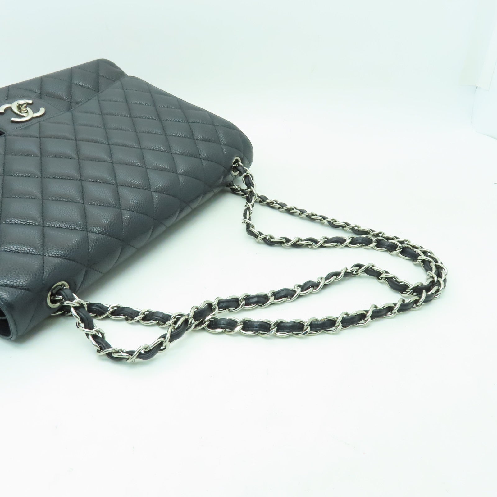 CHANEL 【均一特價】菱格Caviar皮革Classic銀扣鏈帶肩背袋黑色