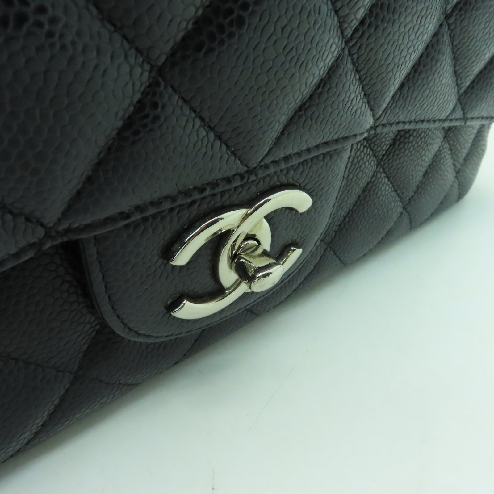 CHANEL 【均一特價】菱格Caviar皮革Classic銀扣鏈帶肩背袋黑色