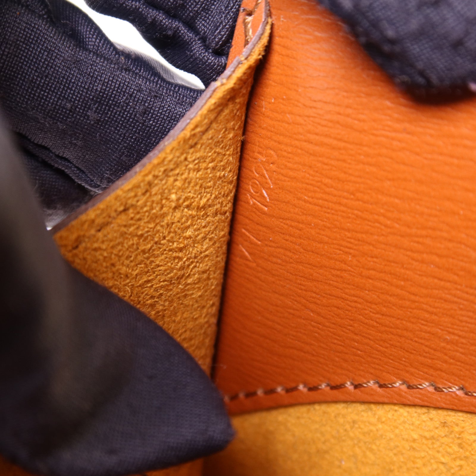 LOUIS VUITTON Epi Cluny金扣肩背袋