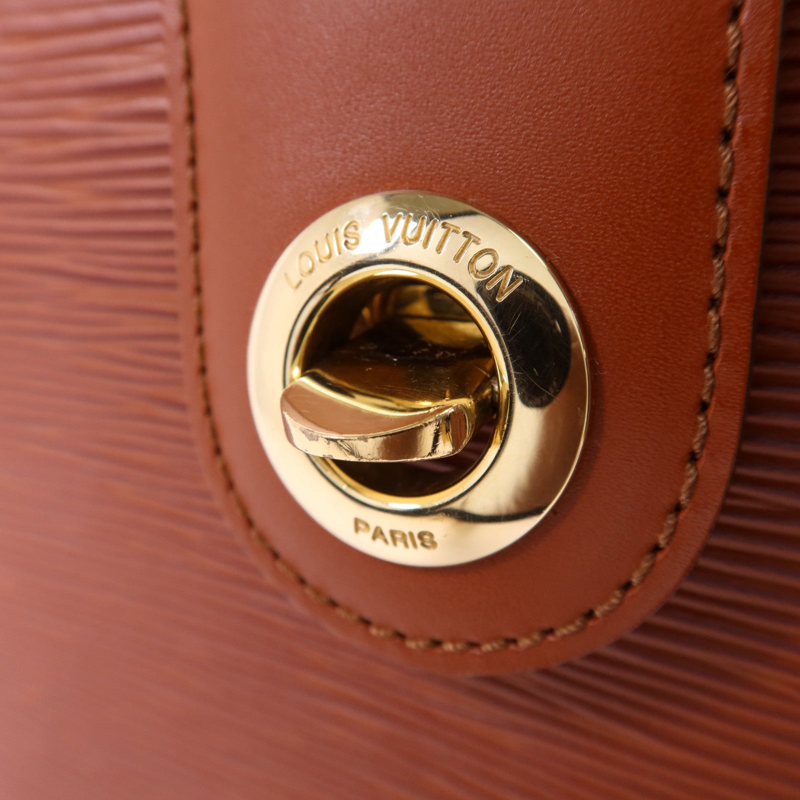 LOUIS VUITTON Epi Cluny金扣肩背袋