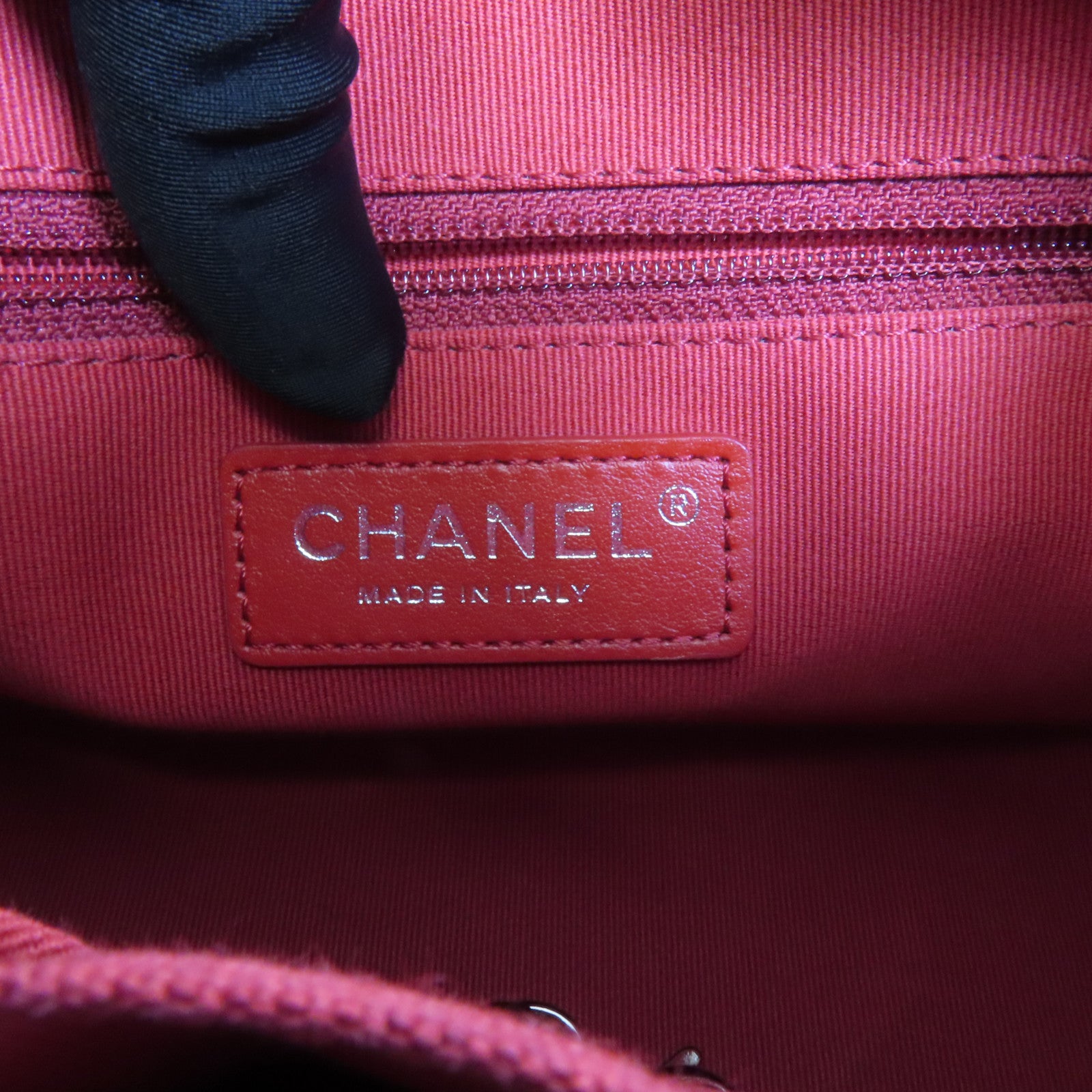 CHANEL 牛皮皮革Gabrielle Smal鏈帶肩背袋