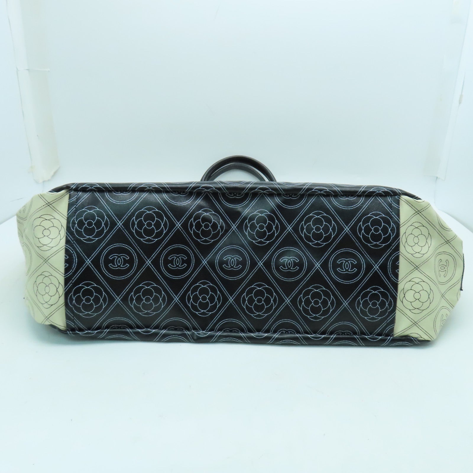 CHANEL 【激減優惠】塗層帆布Camellia Large Shopping Bag銀扣手挽袋黑色/白色