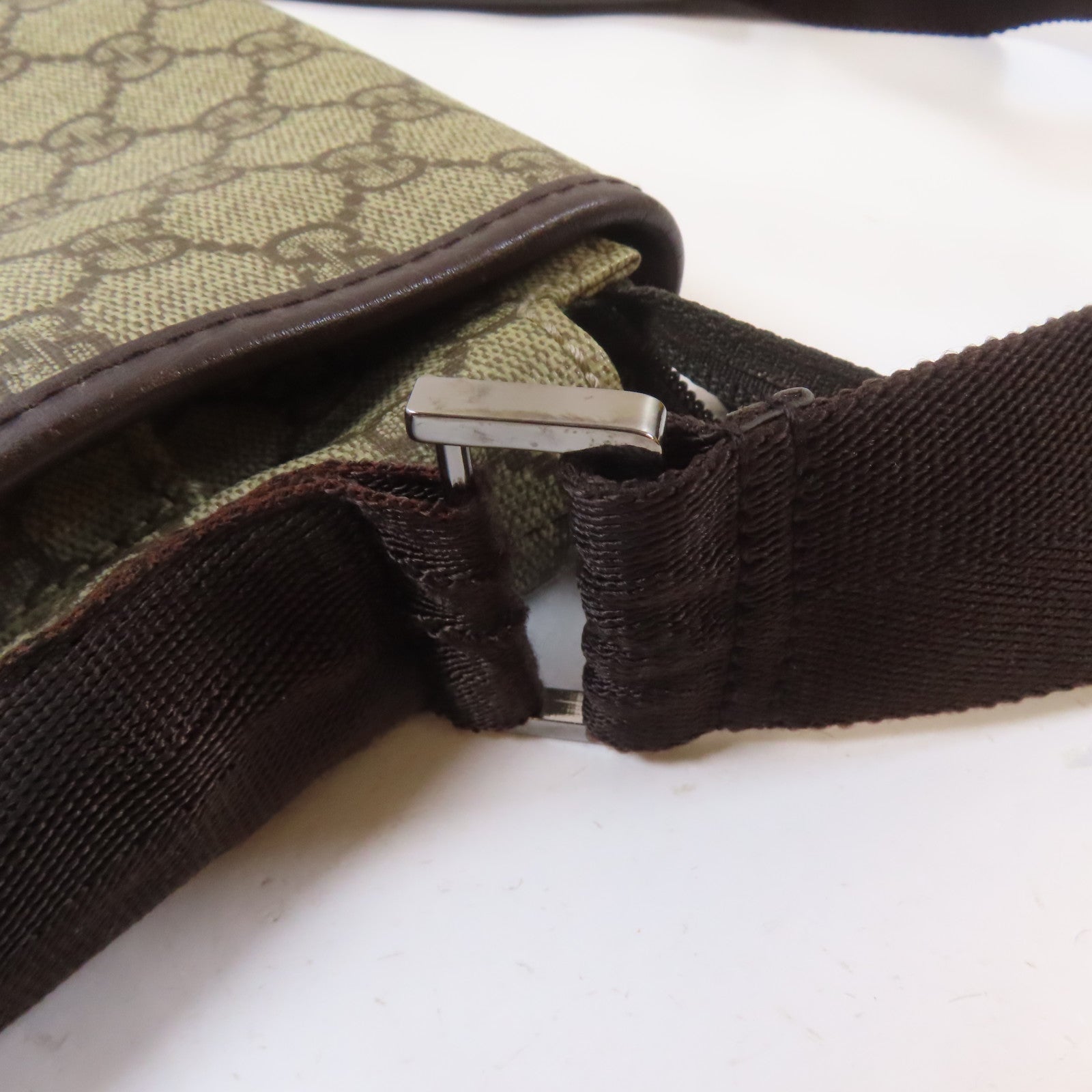 GUCCI 塗層帆布Cross Shoulder Bag銀扣肩背袋啡色