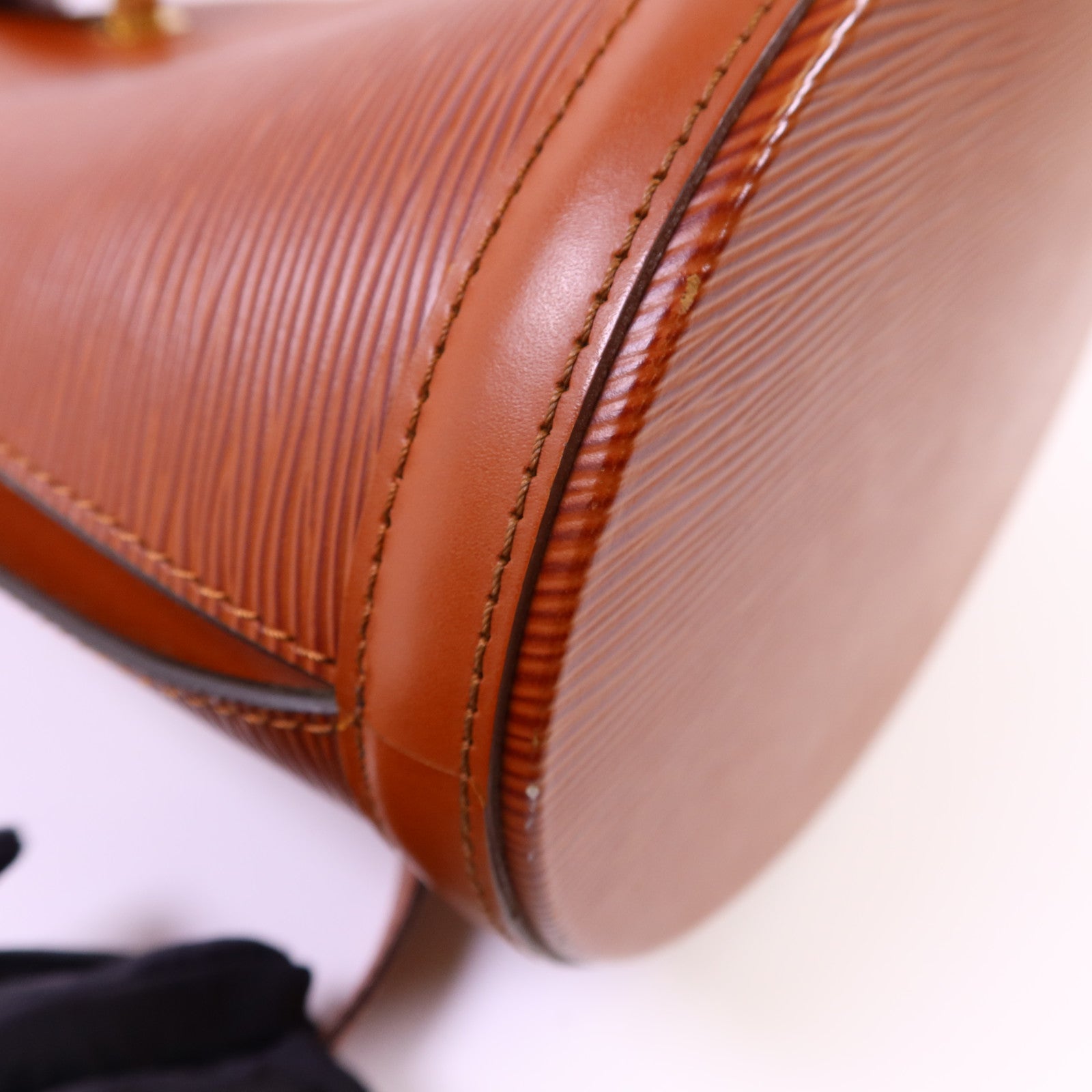 LOUIS VUITTON Epi Cluny金扣肩背袋