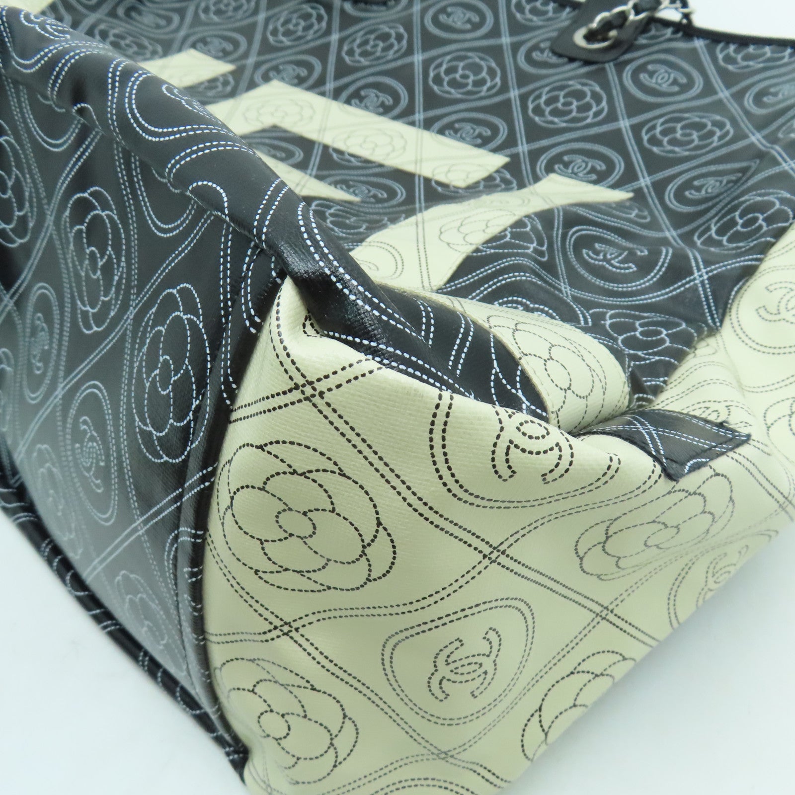 CHANEL 【激減優惠】塗層帆布Camellia Large Shopping Bag銀扣手挽袋黑色/白色