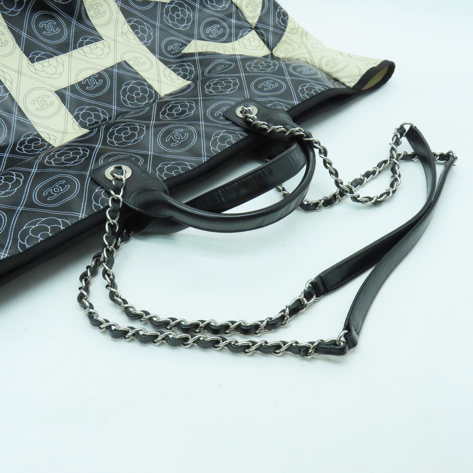 CHANEL 【激減優惠】塗層帆布Camellia Large Shopping Bag銀扣手挽袋黑色/白色