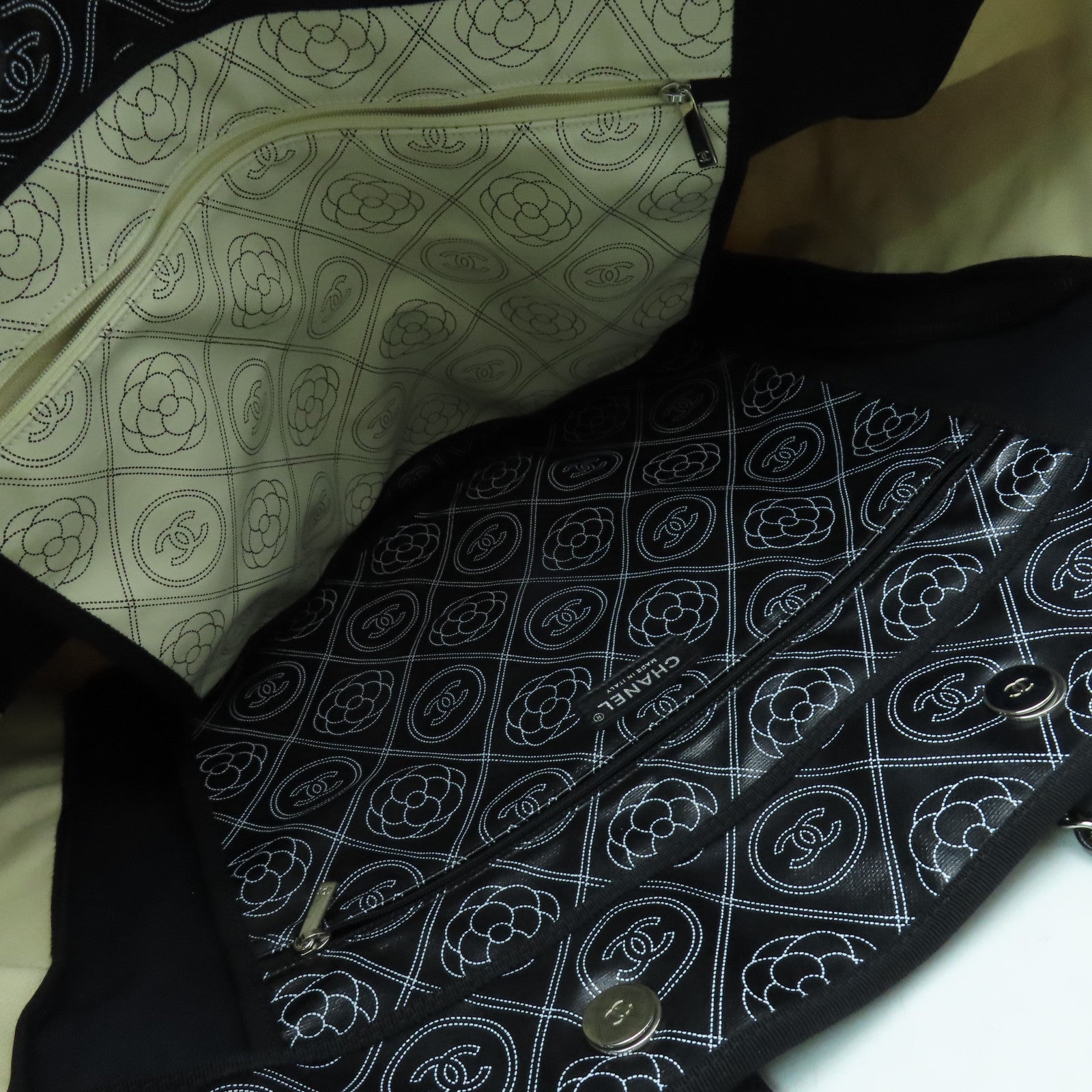CHANEL 【激減優惠】塗層帆布Camellia Large Shopping Bag銀扣手挽袋黑色/白色