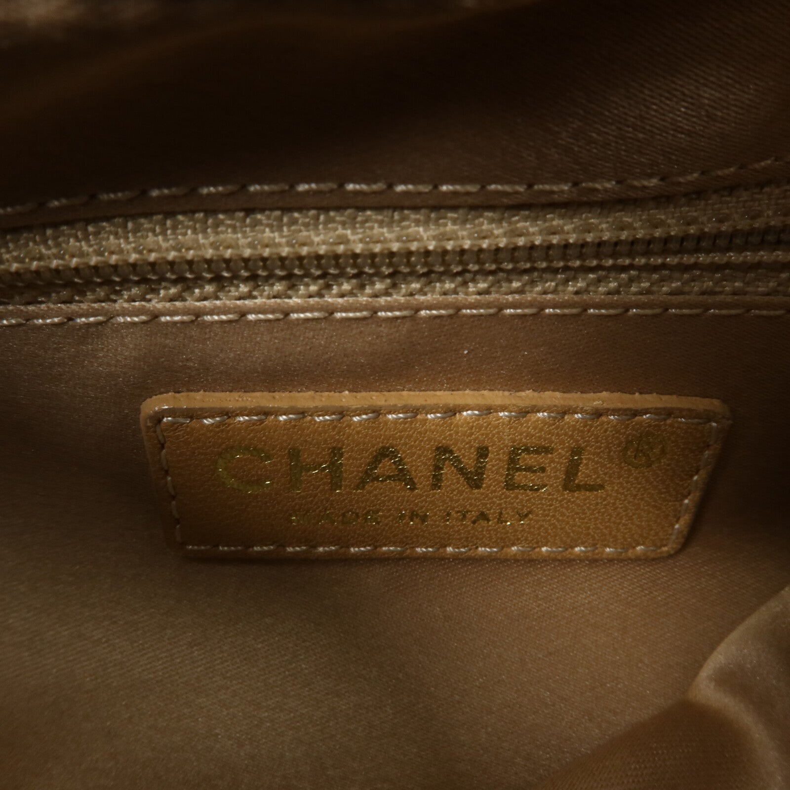 CHANEL 牛皮皮革Bubble Quilted鏈帶肩背袋